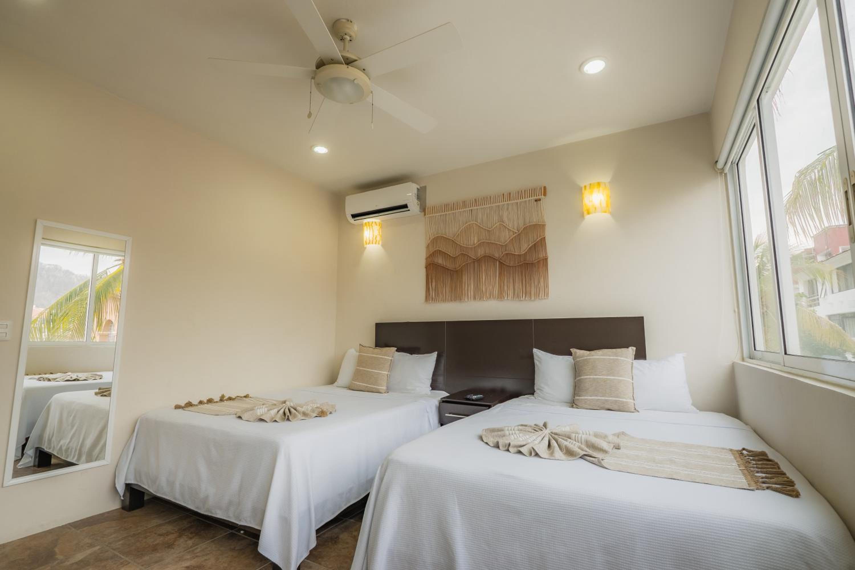 La Playa Suites Hotel