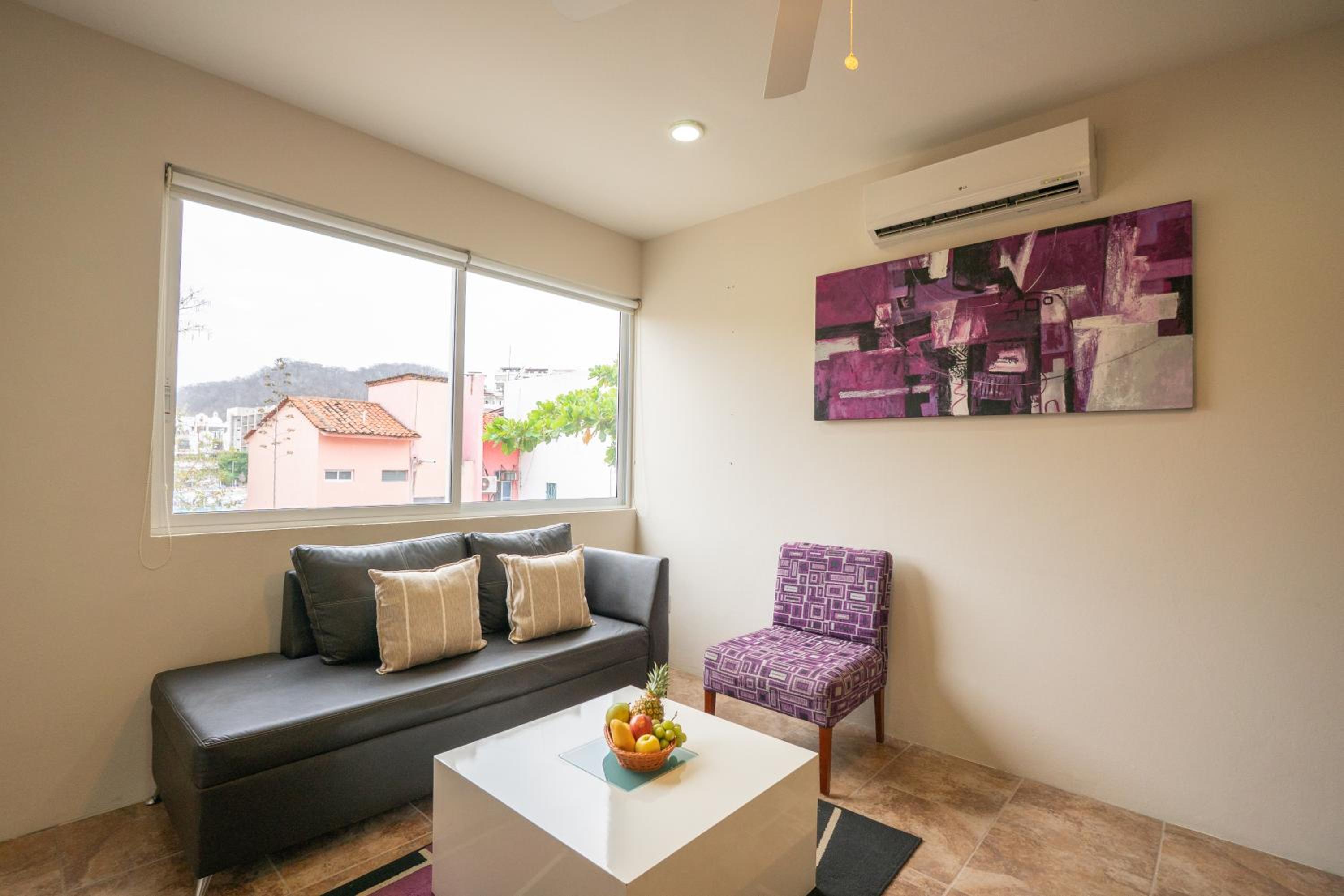 La Playa Suites Hotel