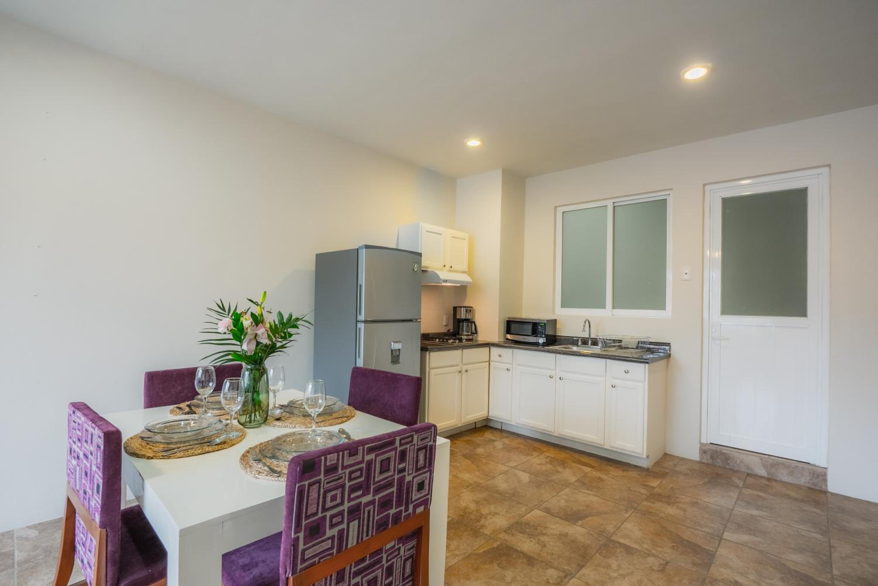 La Playa Suites Hotel