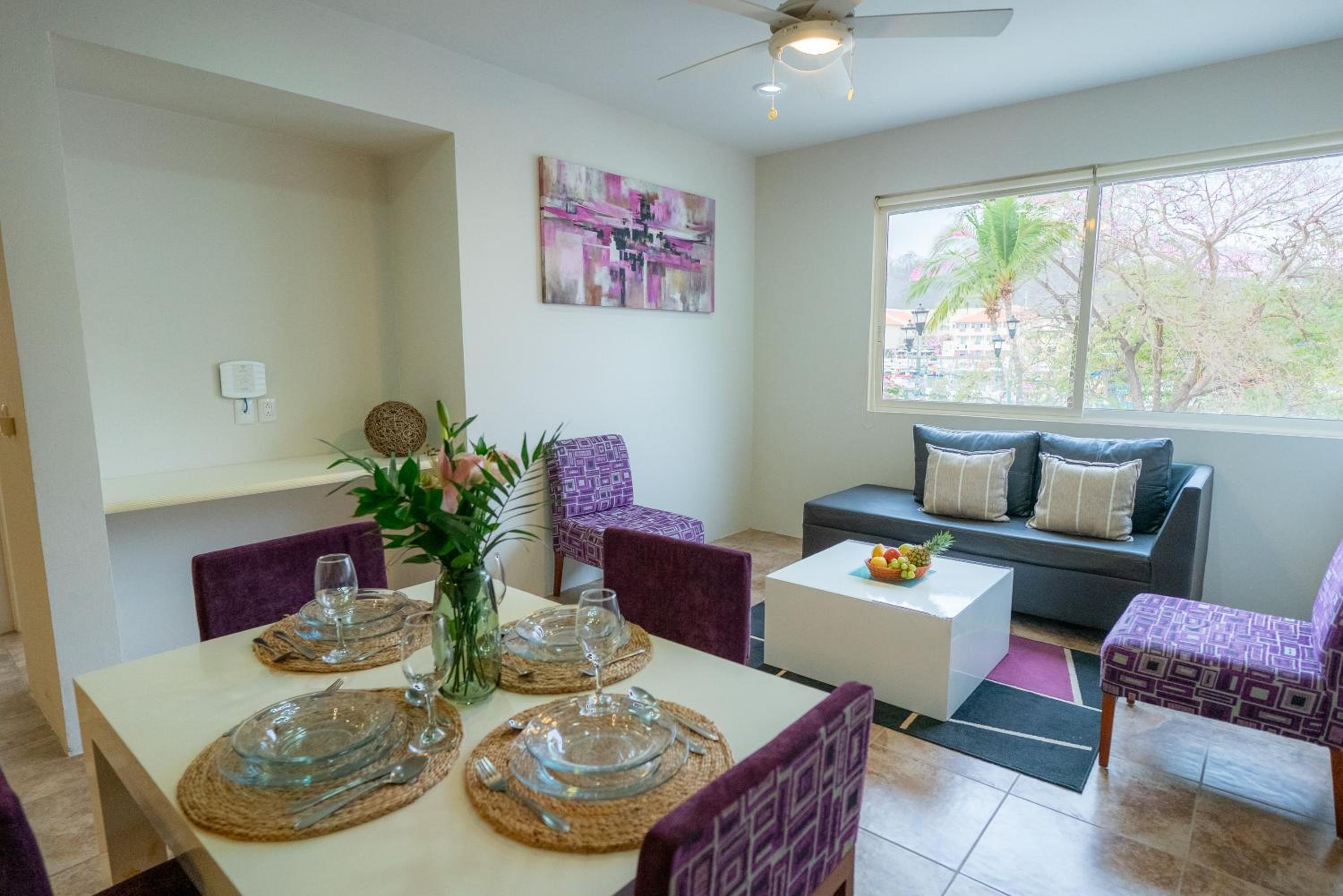 La Playa Suites Hotel