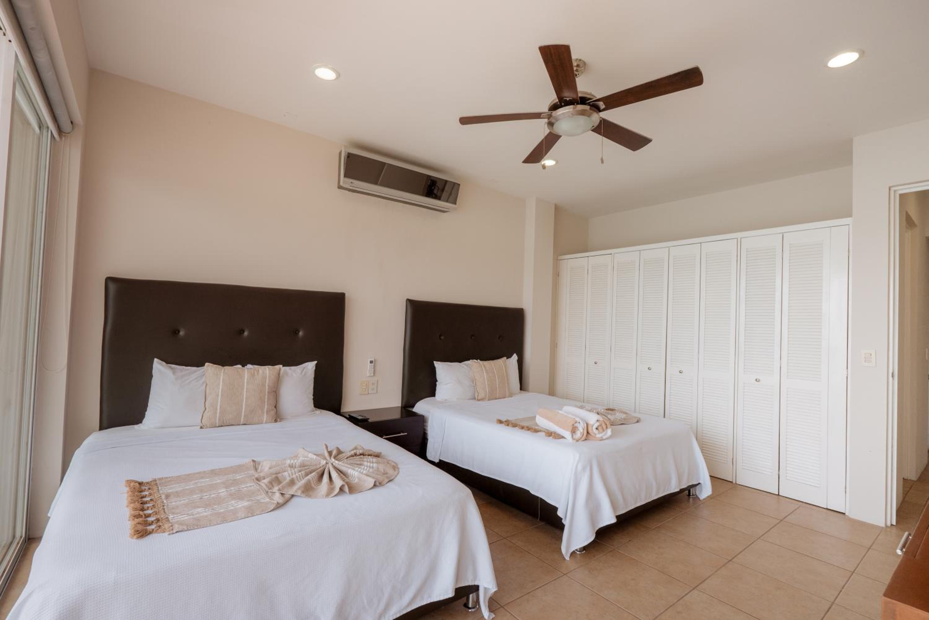 La Playa Suites Hotel