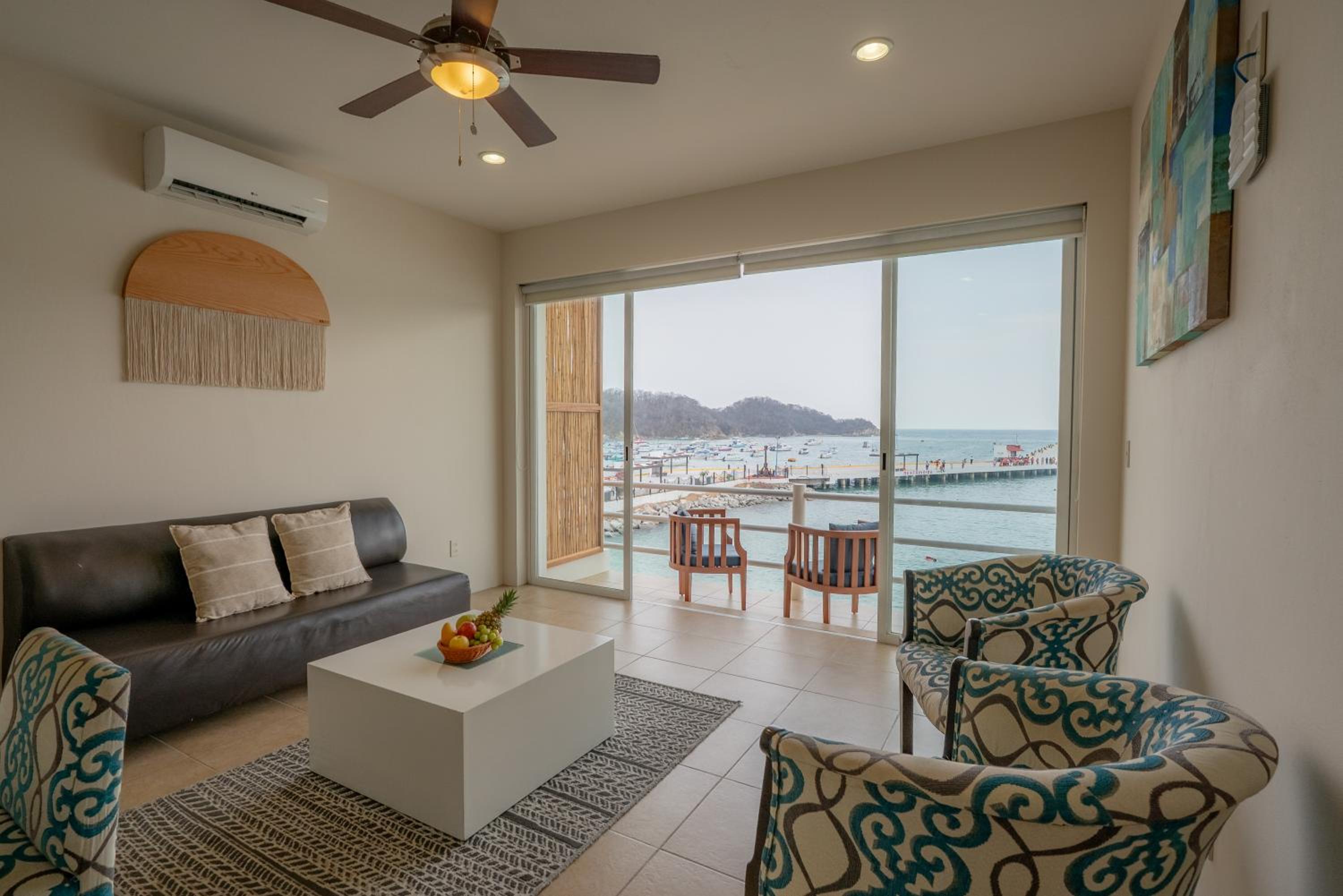 La Playa Suites Hotel