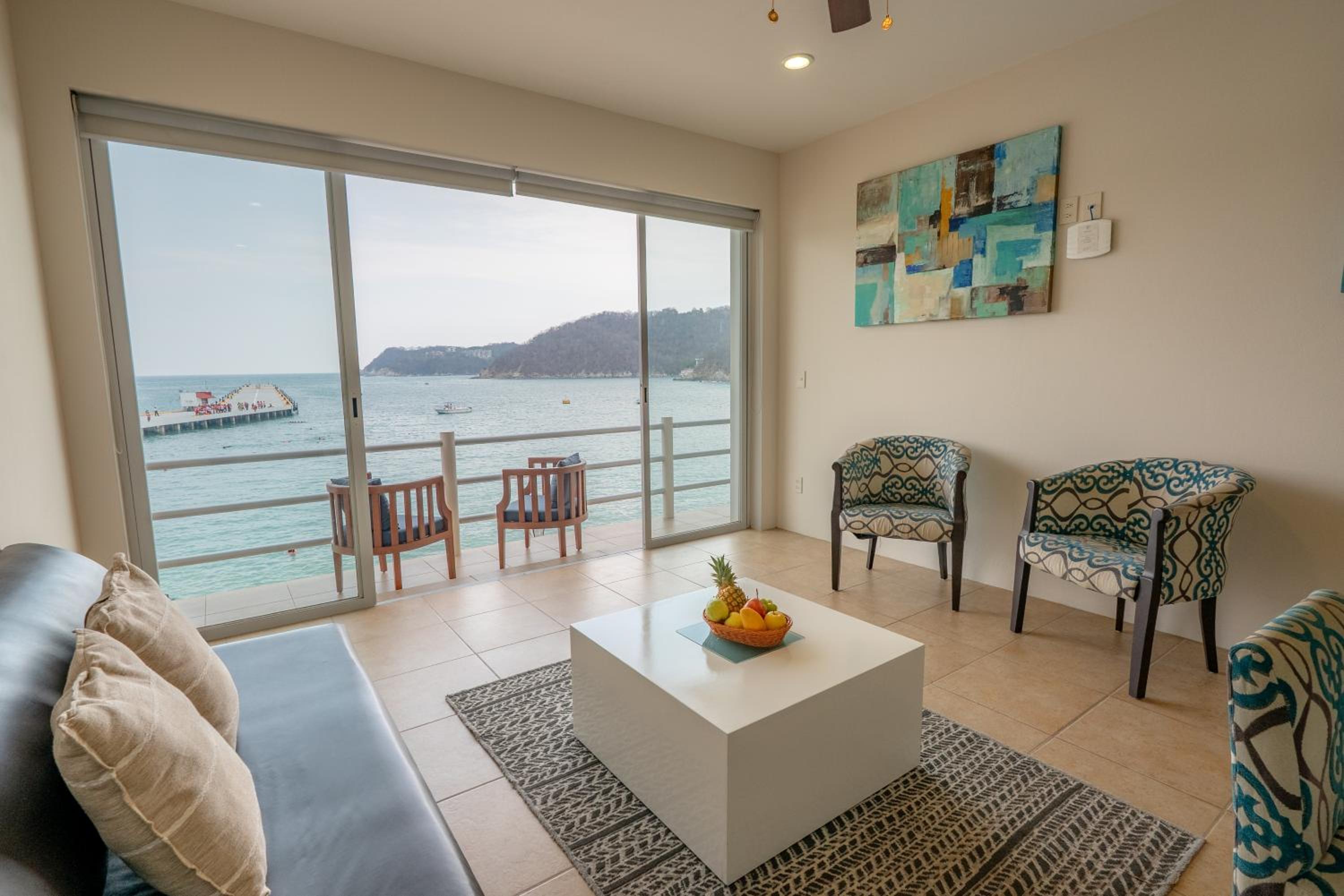 La Playa Suites Hotel