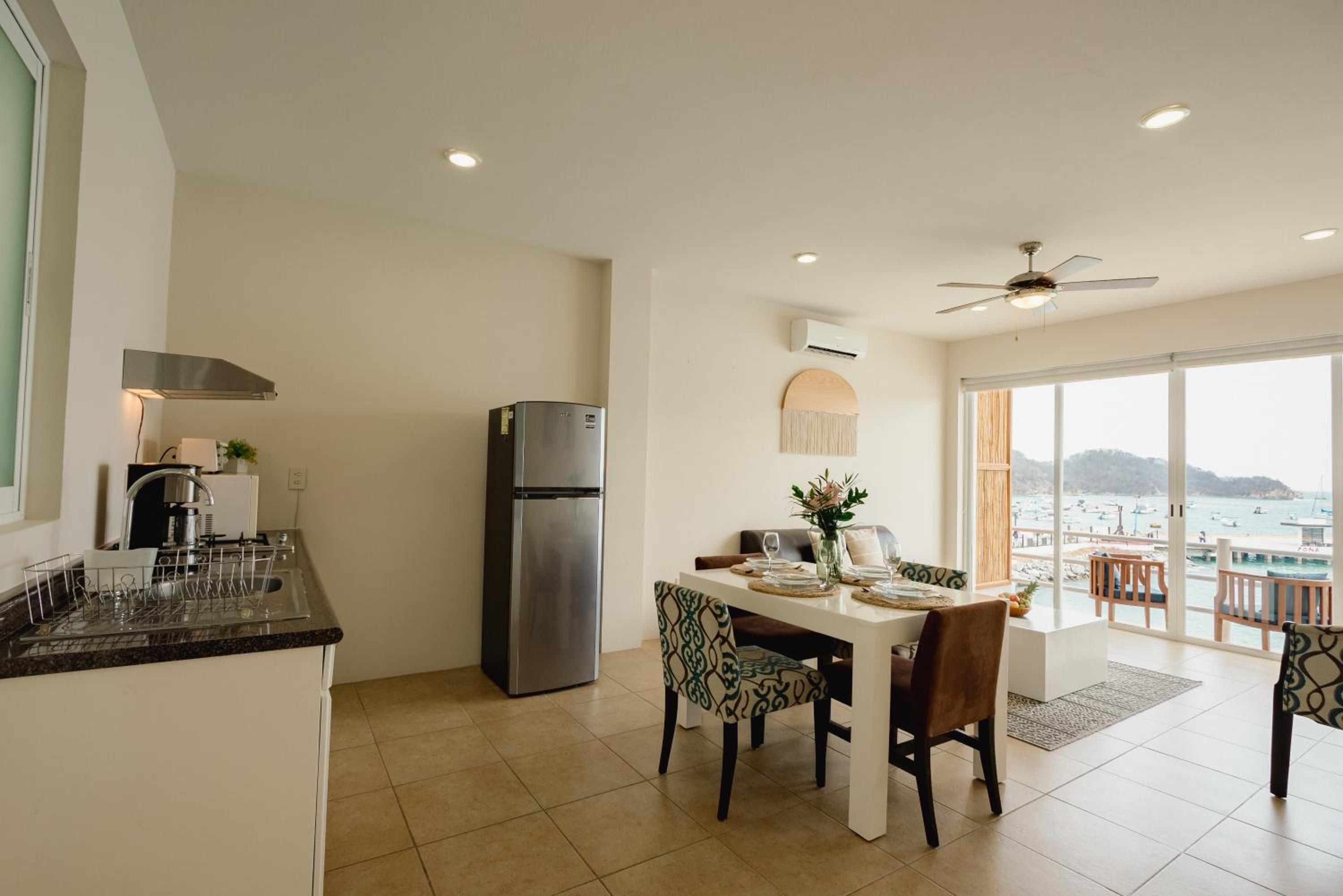 La Playa Suites Hotel