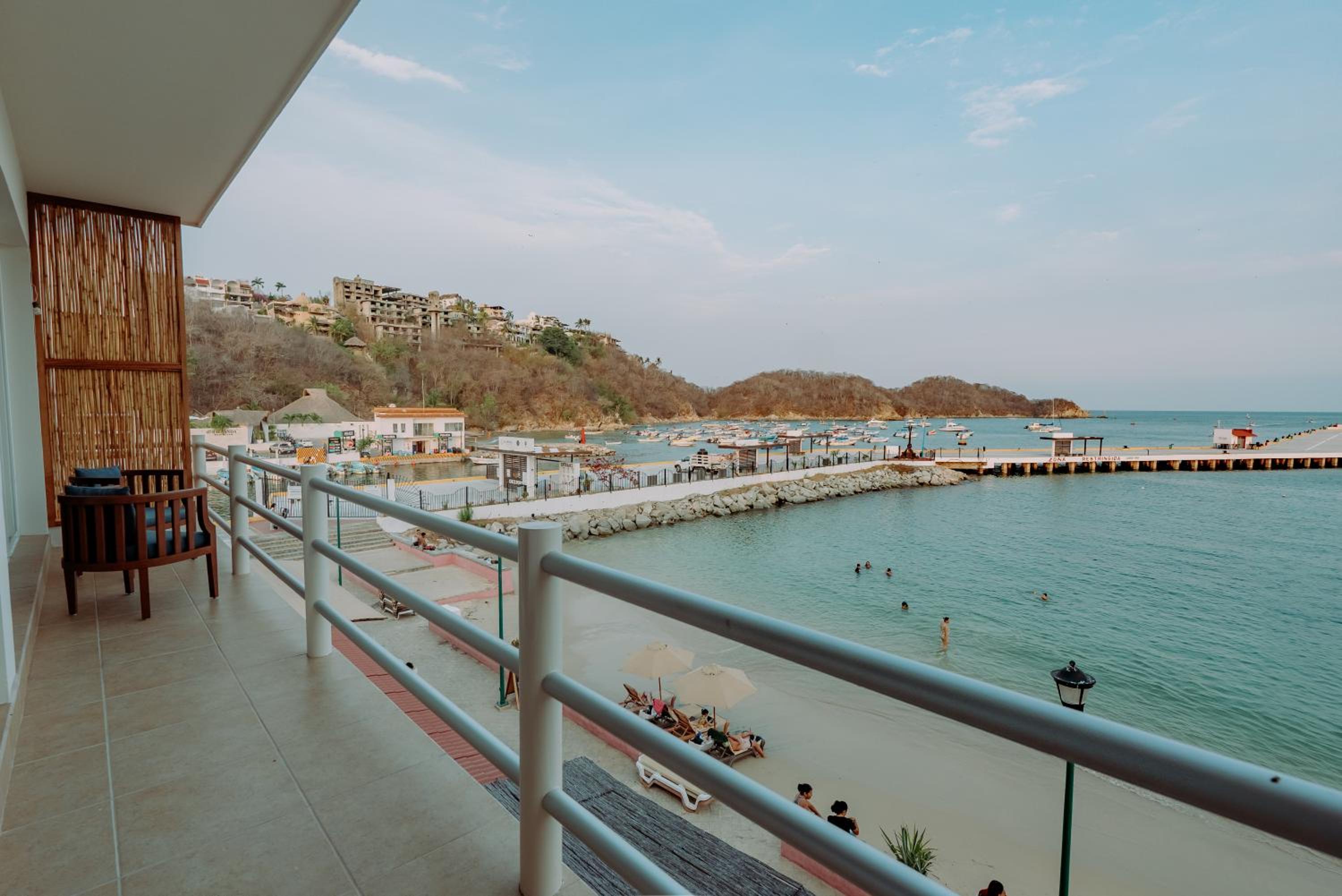 La Playa Suites Hotel