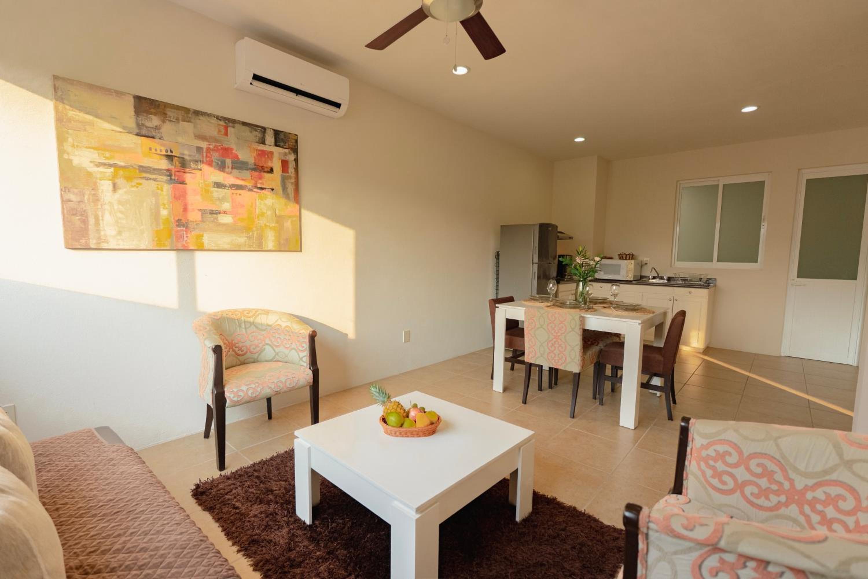 La Playa Suites Hotel