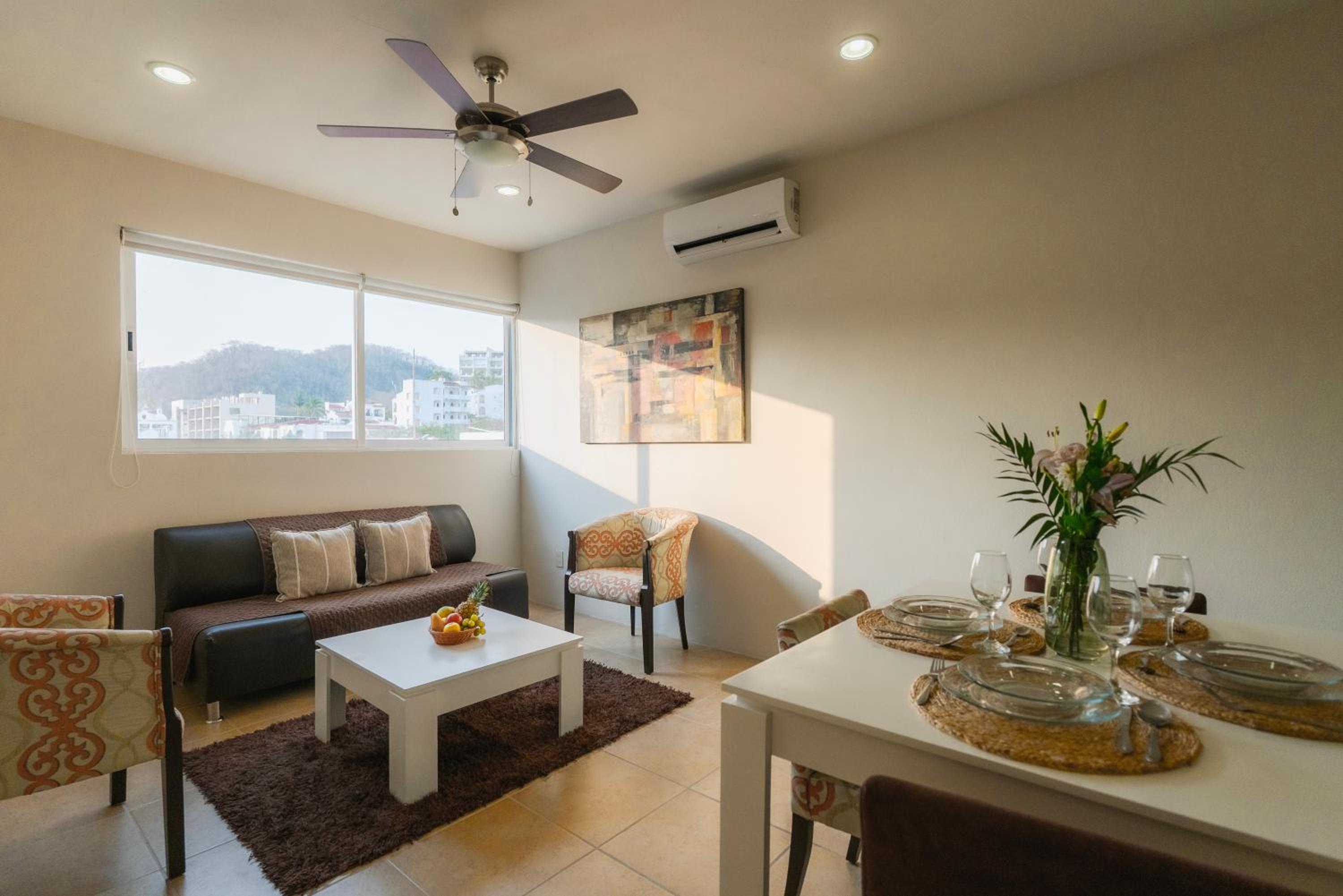 La Playa Suites Hotel