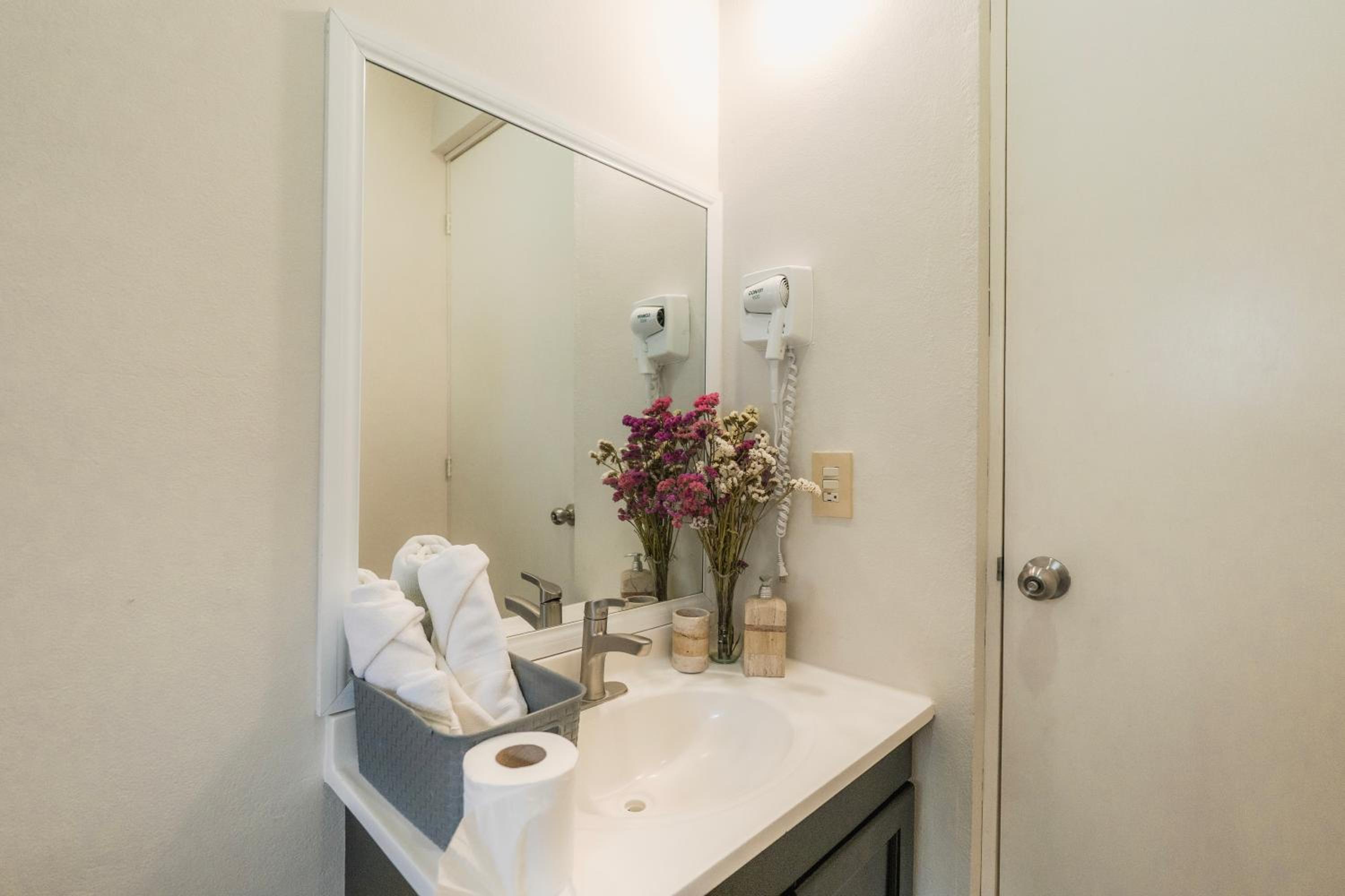La Playa Suites Hotel