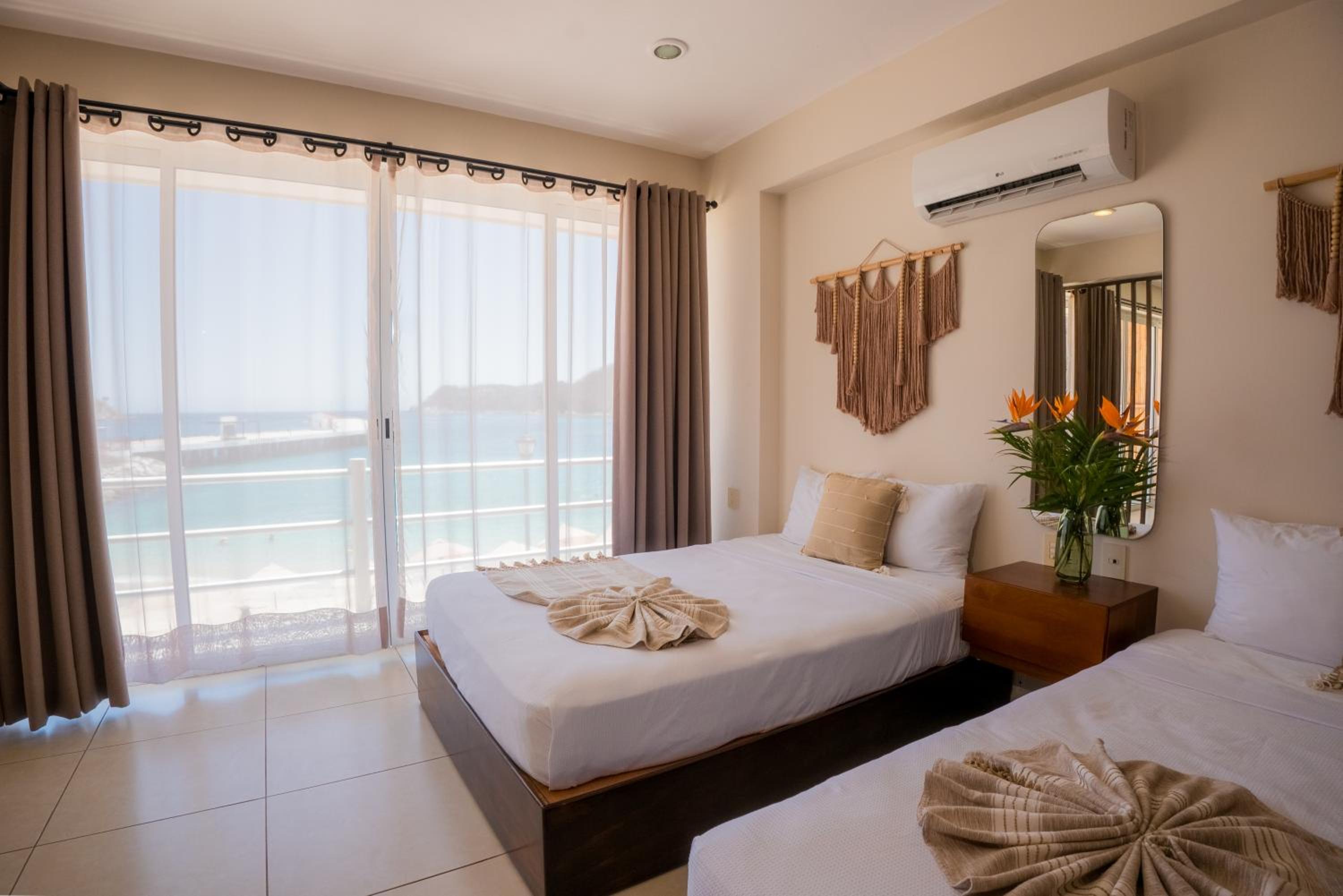 La Playa Suites Hotel