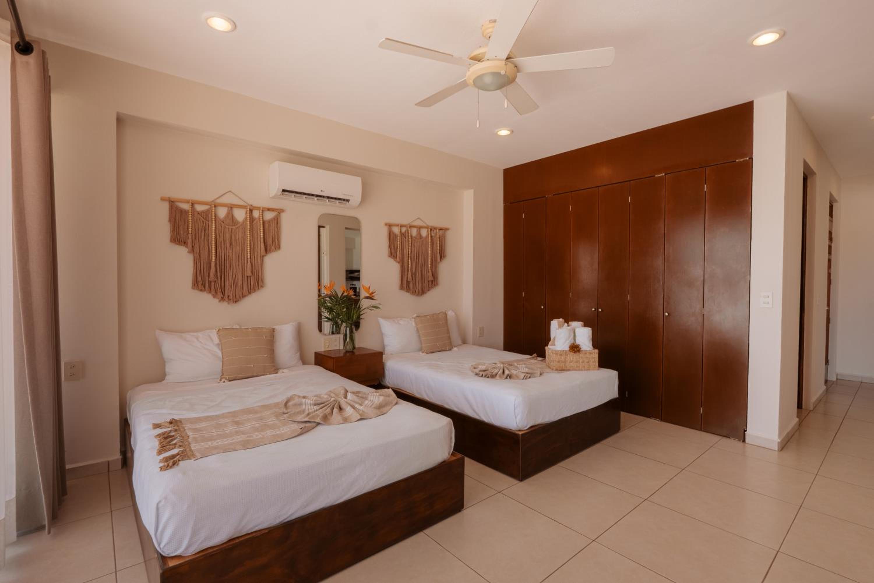 La Playa Suites Hotel