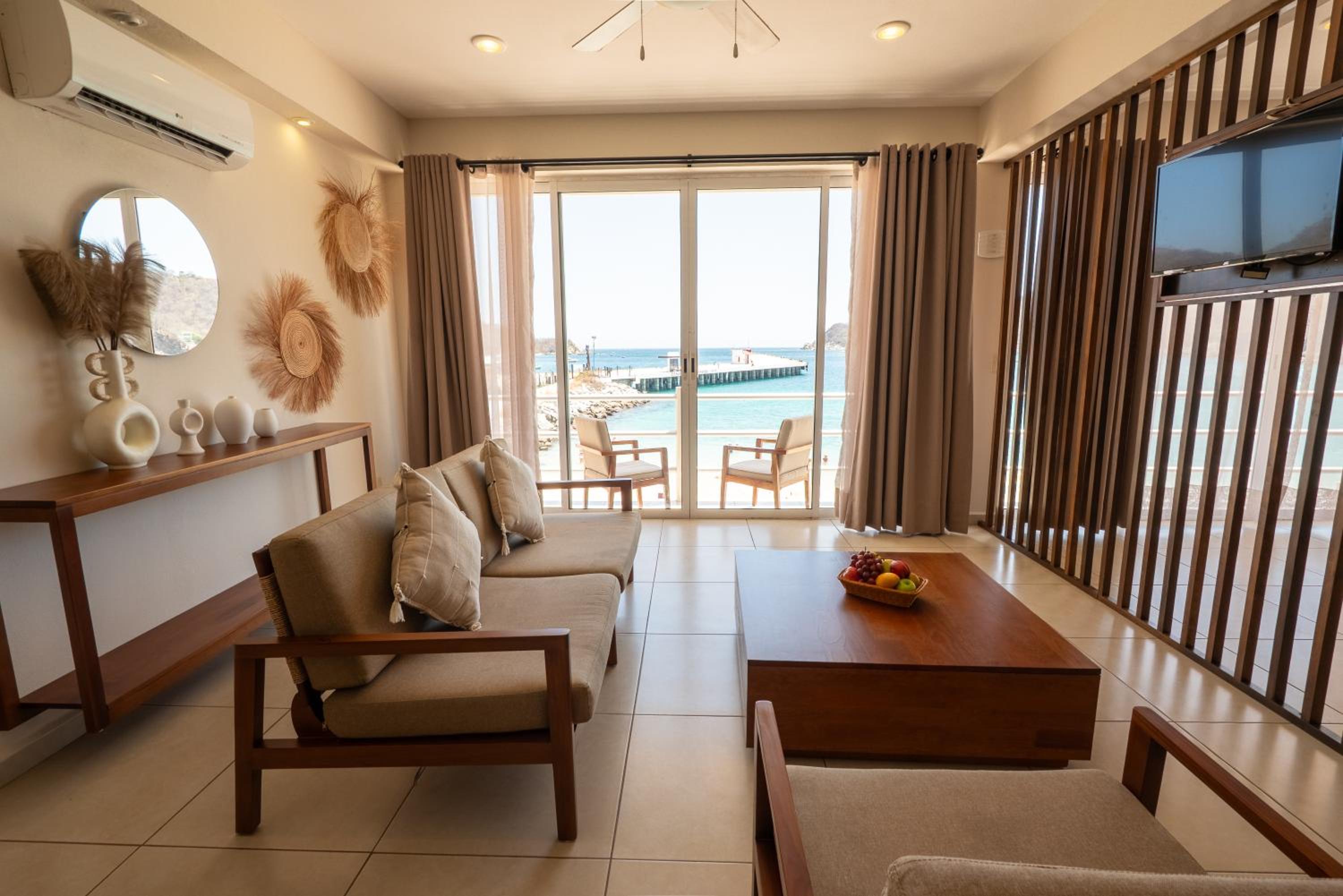 La Playa Suites Hotel