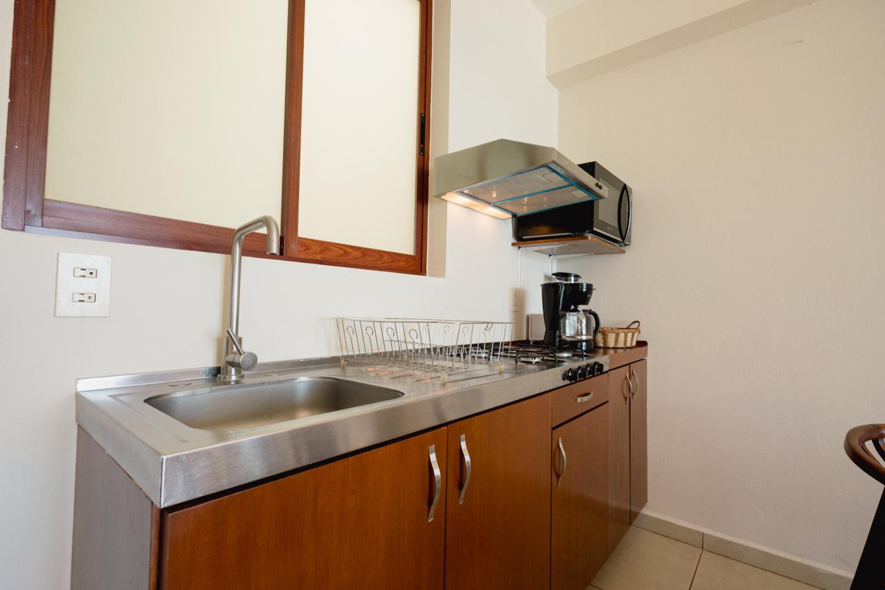La Playa Suites Hotel
