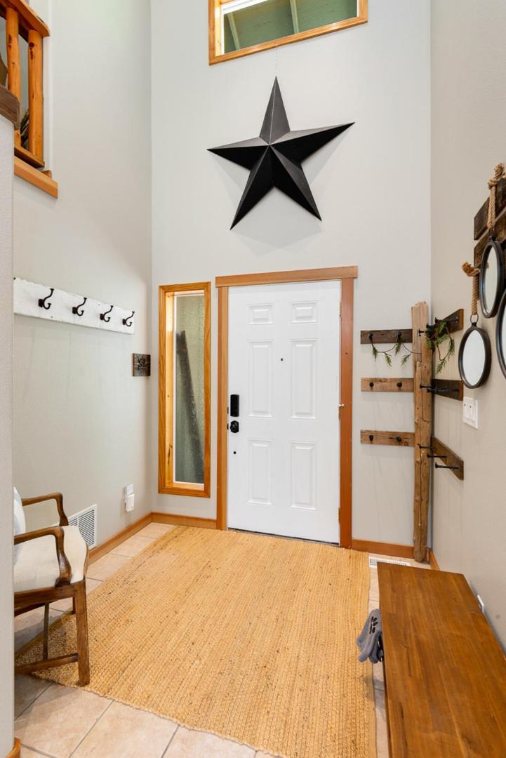 Cozy Pine Cabin Private Pool Access & Family Fun