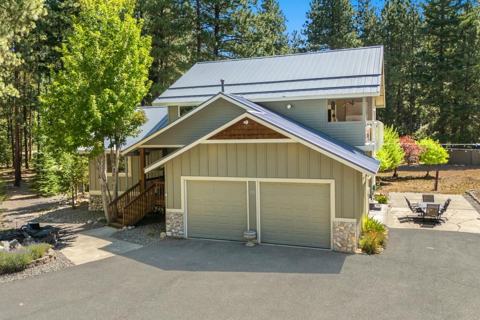 Cozy Pine Cabin Private Pool Access & Family Fun