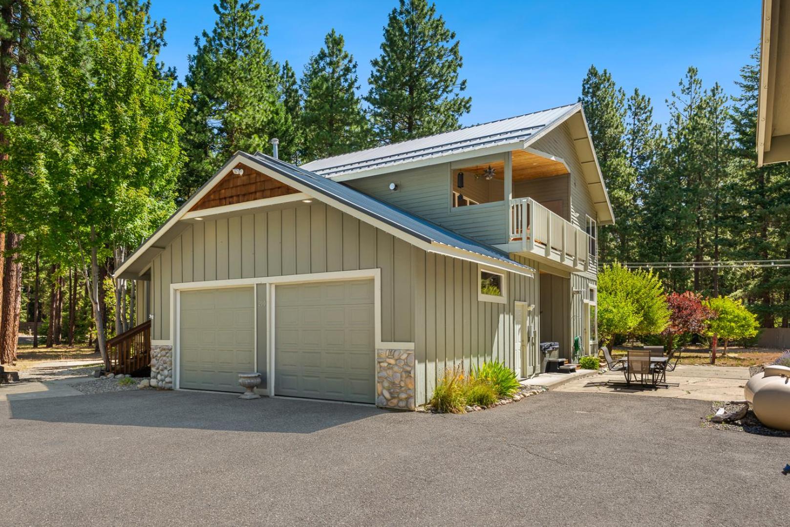 Cozy Pine Cabin Private Pool Access & Family Fun