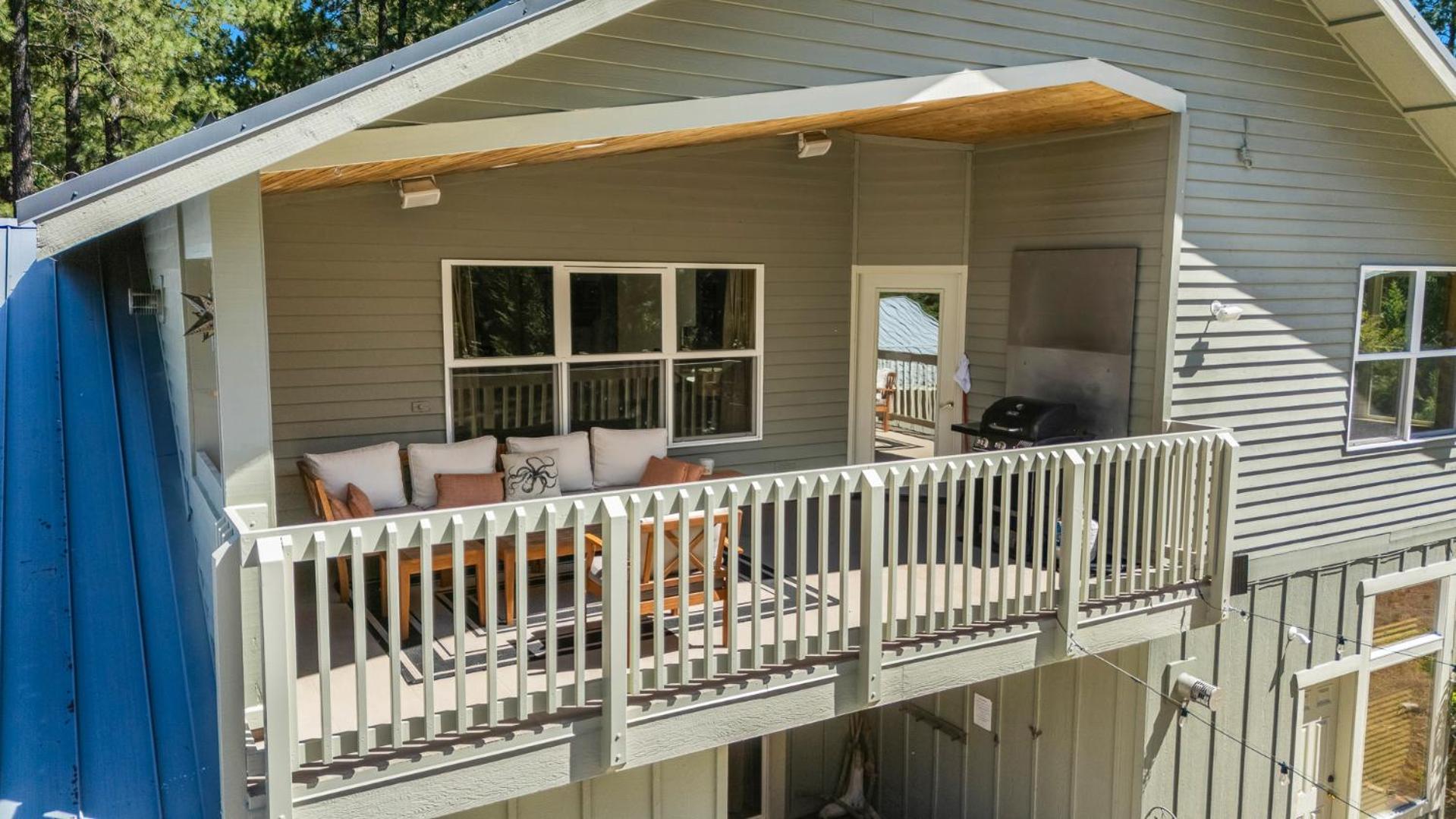 Cozy Pine Cabin Private Pool Access & Family Fun