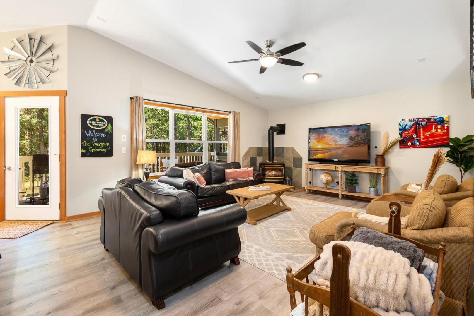 Cozy Pine Cabin Private Pool Access & Family Fun
