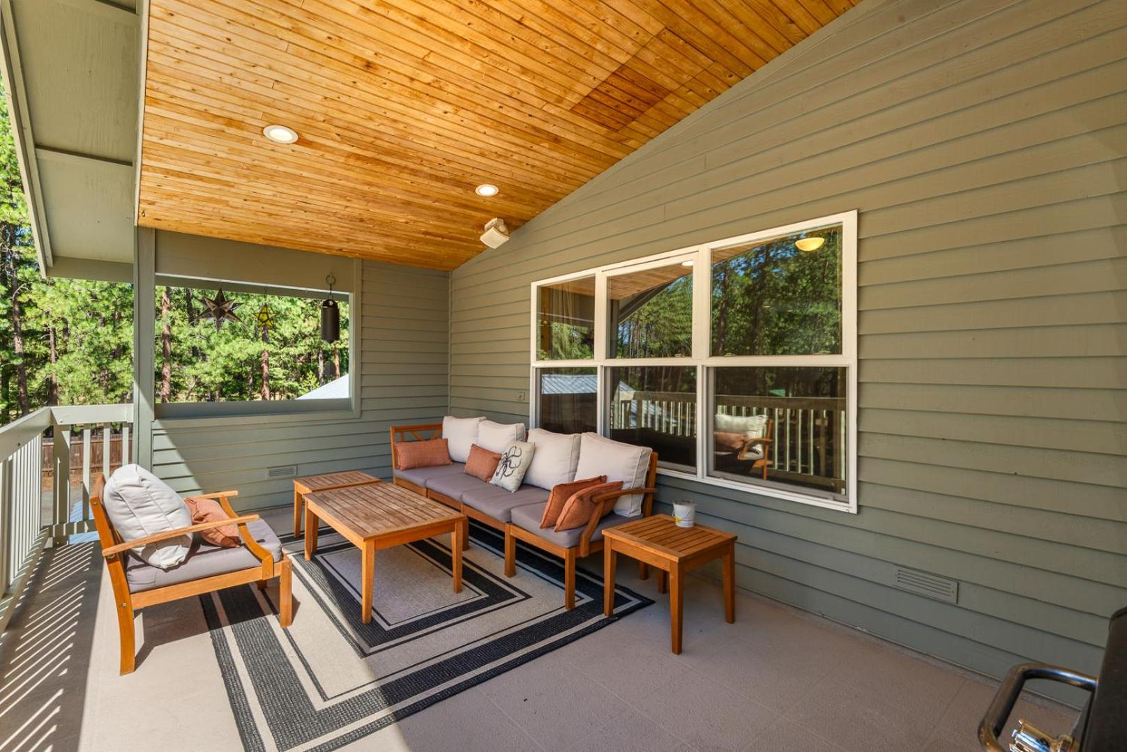 Cozy Pine Cabin Private Pool Access & Family Fun