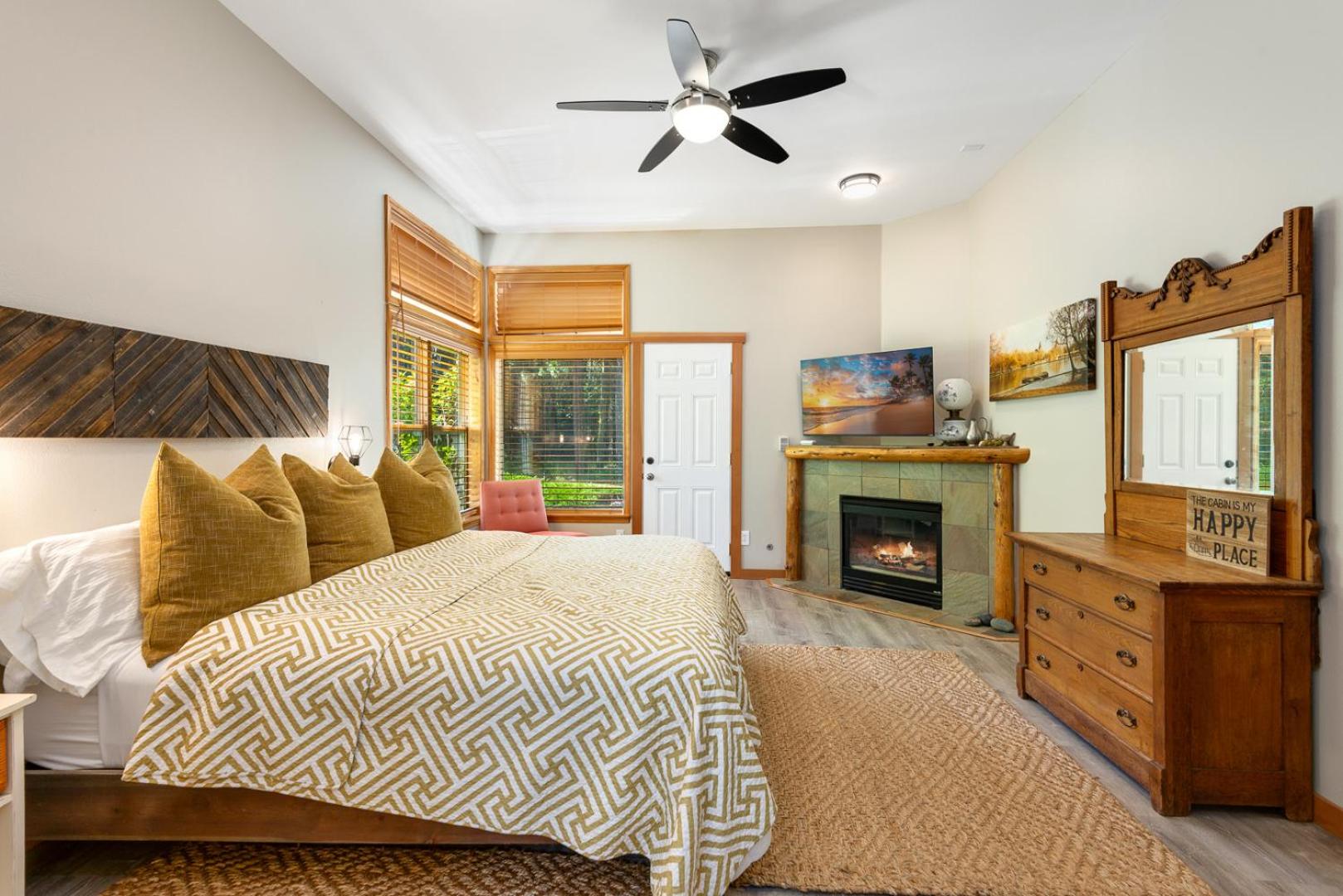 Cozy Pine Cabin Private Pool Access & Family Fun