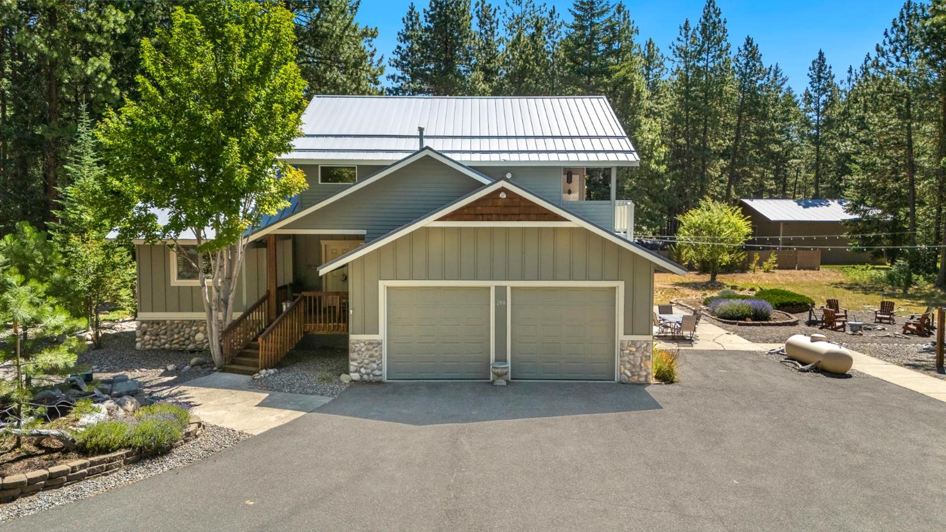 Cozy Pine Cabin Private Pool Access & Family Fun