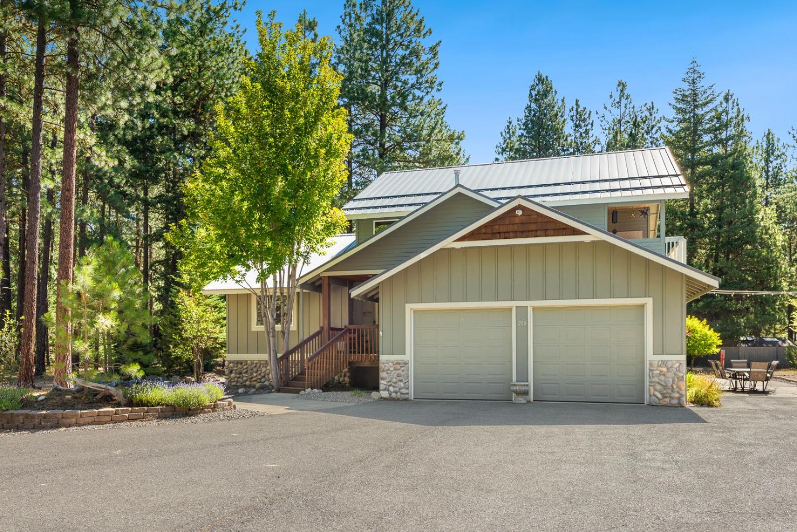 Cozy Pine Cabin Private Pool Access & Family Fun