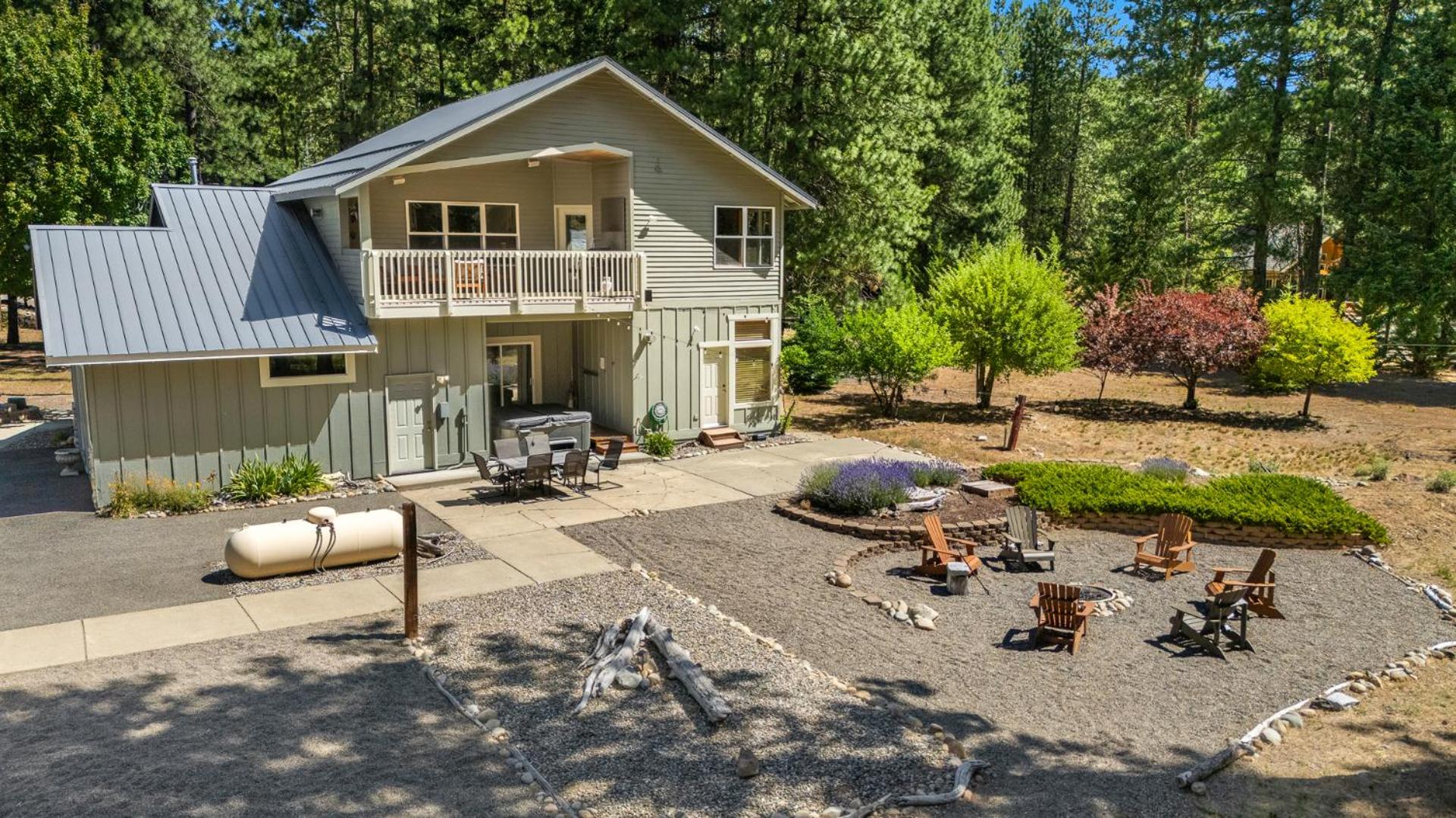Cozy Pine Cabin Private Pool Access & Family Fun