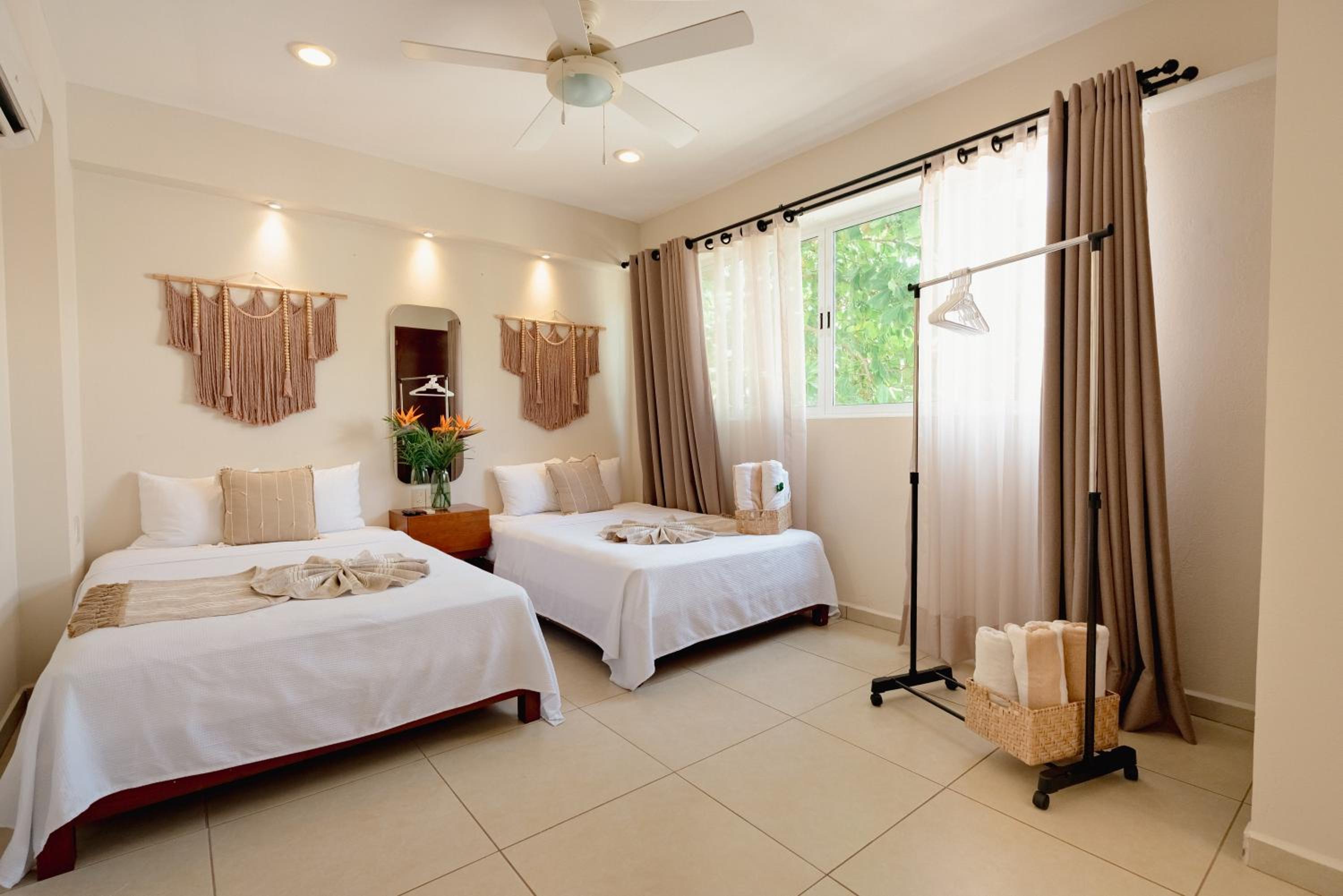 La Playa Suites Hotel