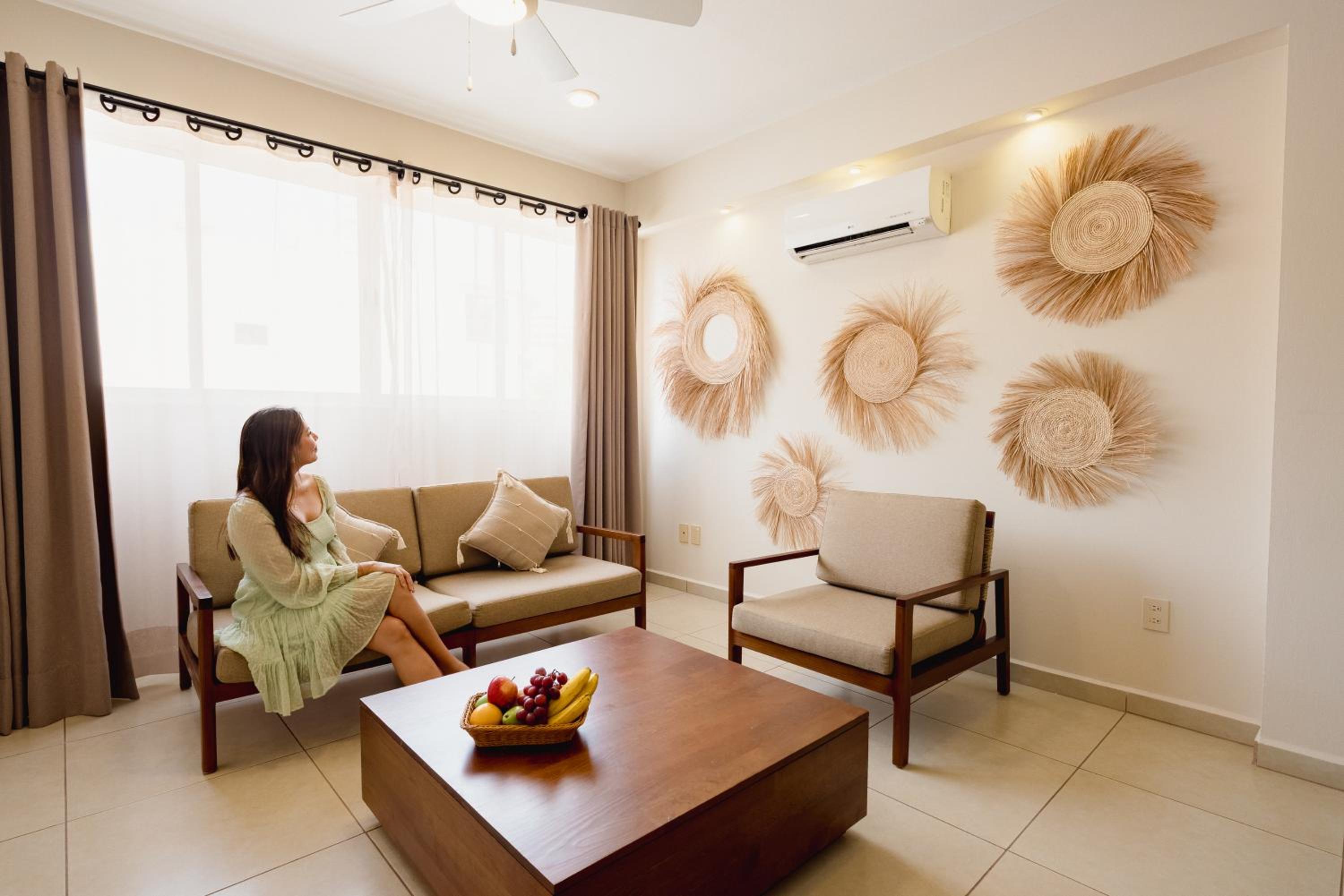 La Playa Suites Hotel