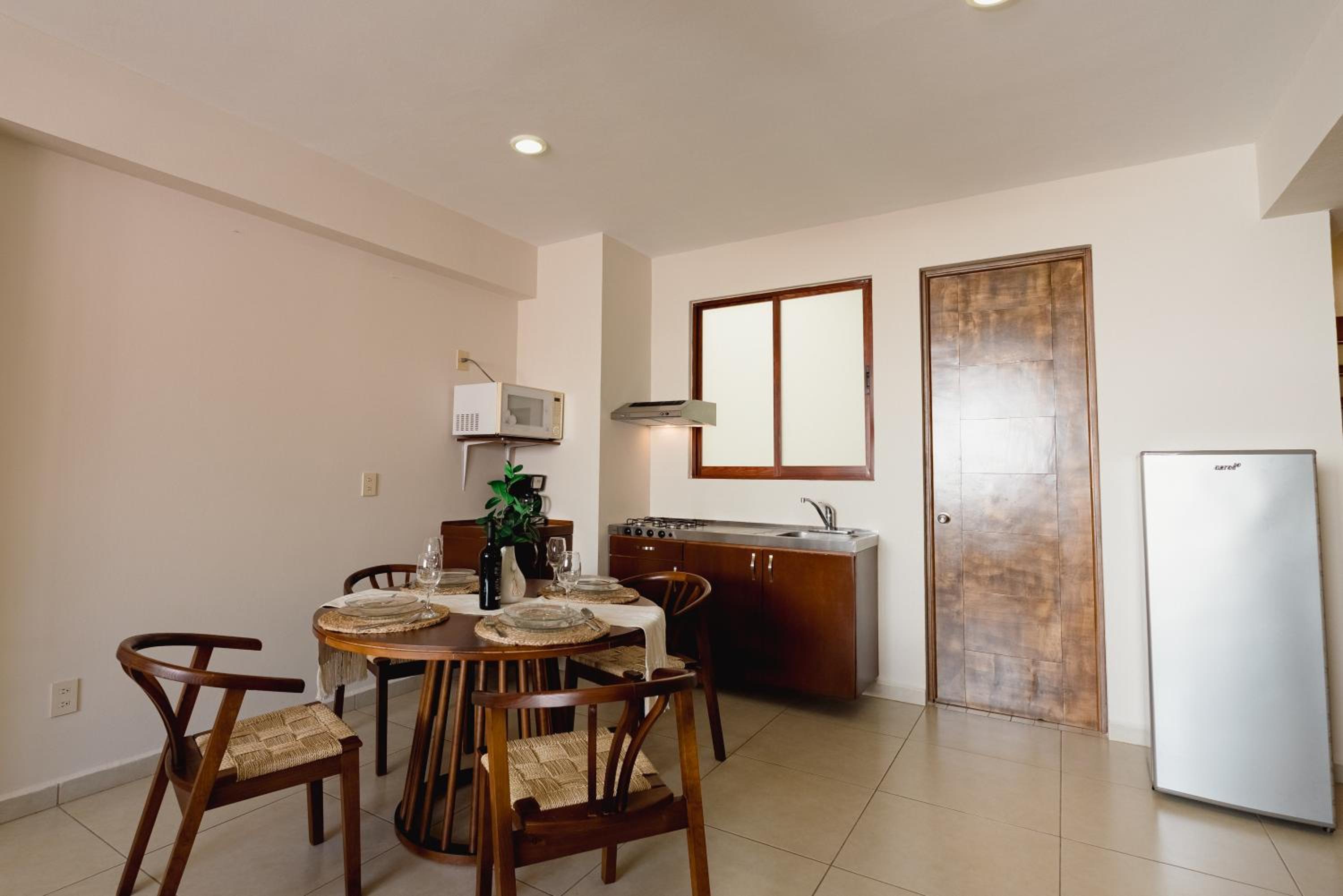 La Playa Suites Hotel