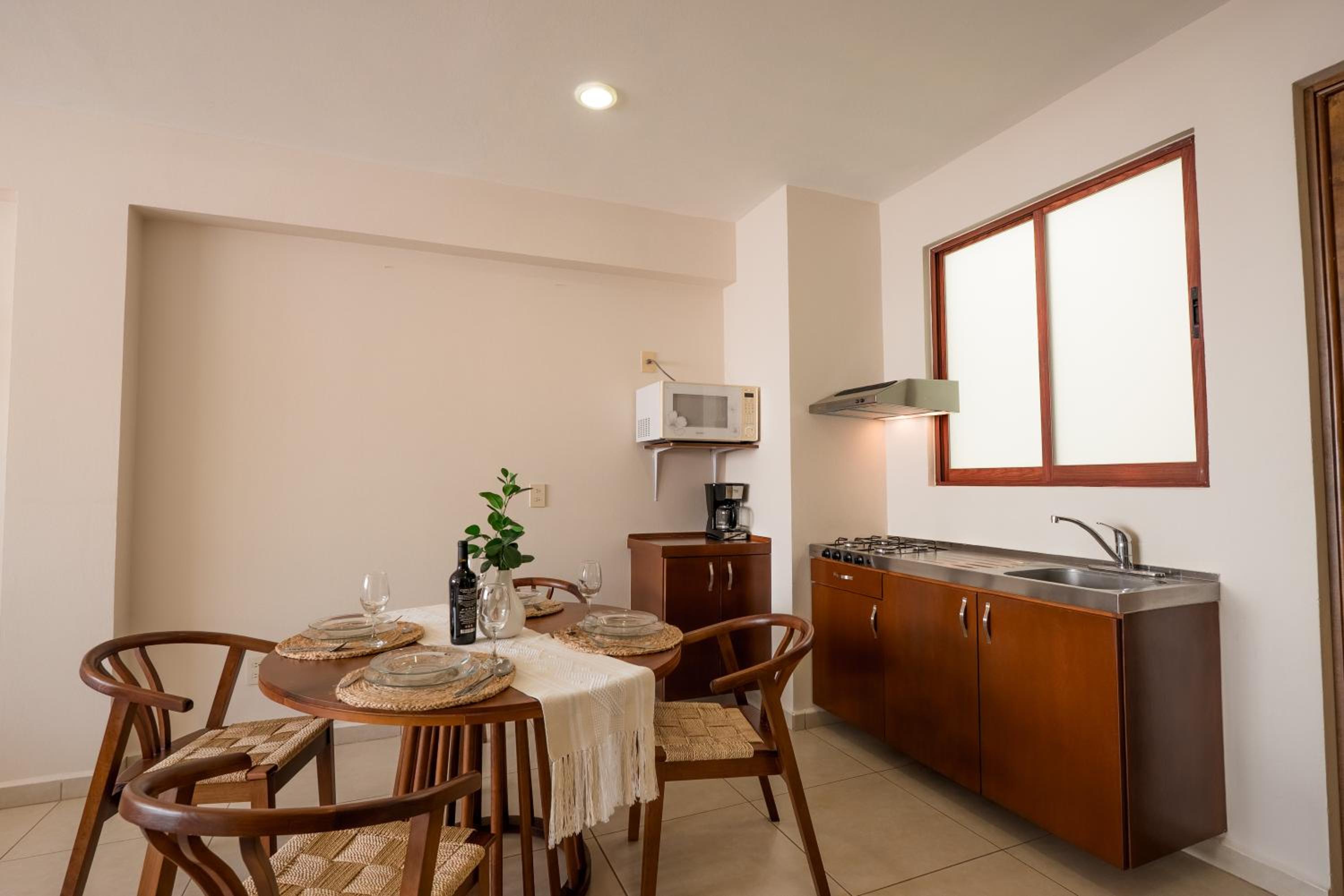 La Playa Suites Hotel