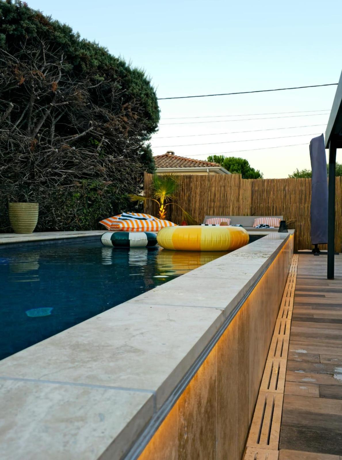 Les brézines Piscine, Terrasse & Boules
