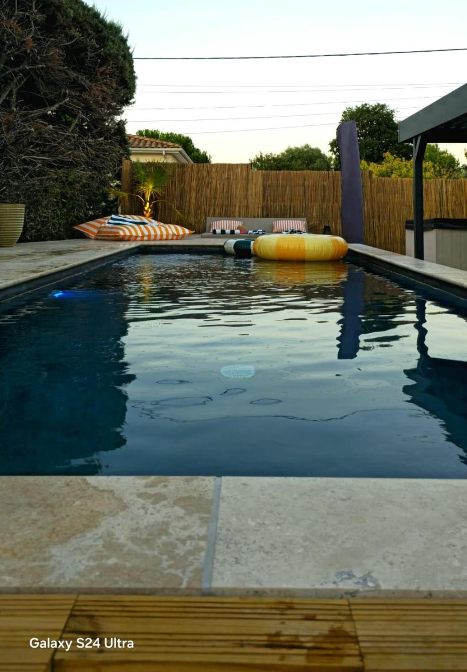 Les brézines Piscine, Terrasse & Boules