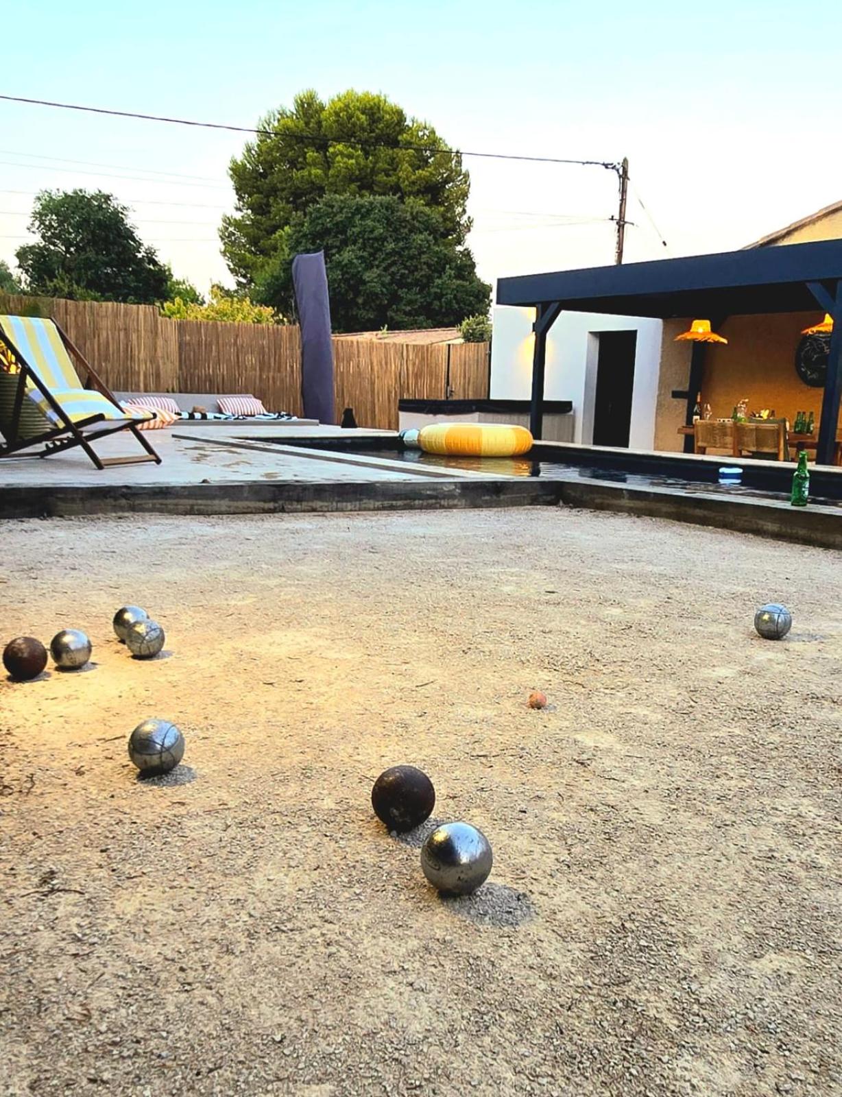 Les brézines Piscine, Terrasse & Boules