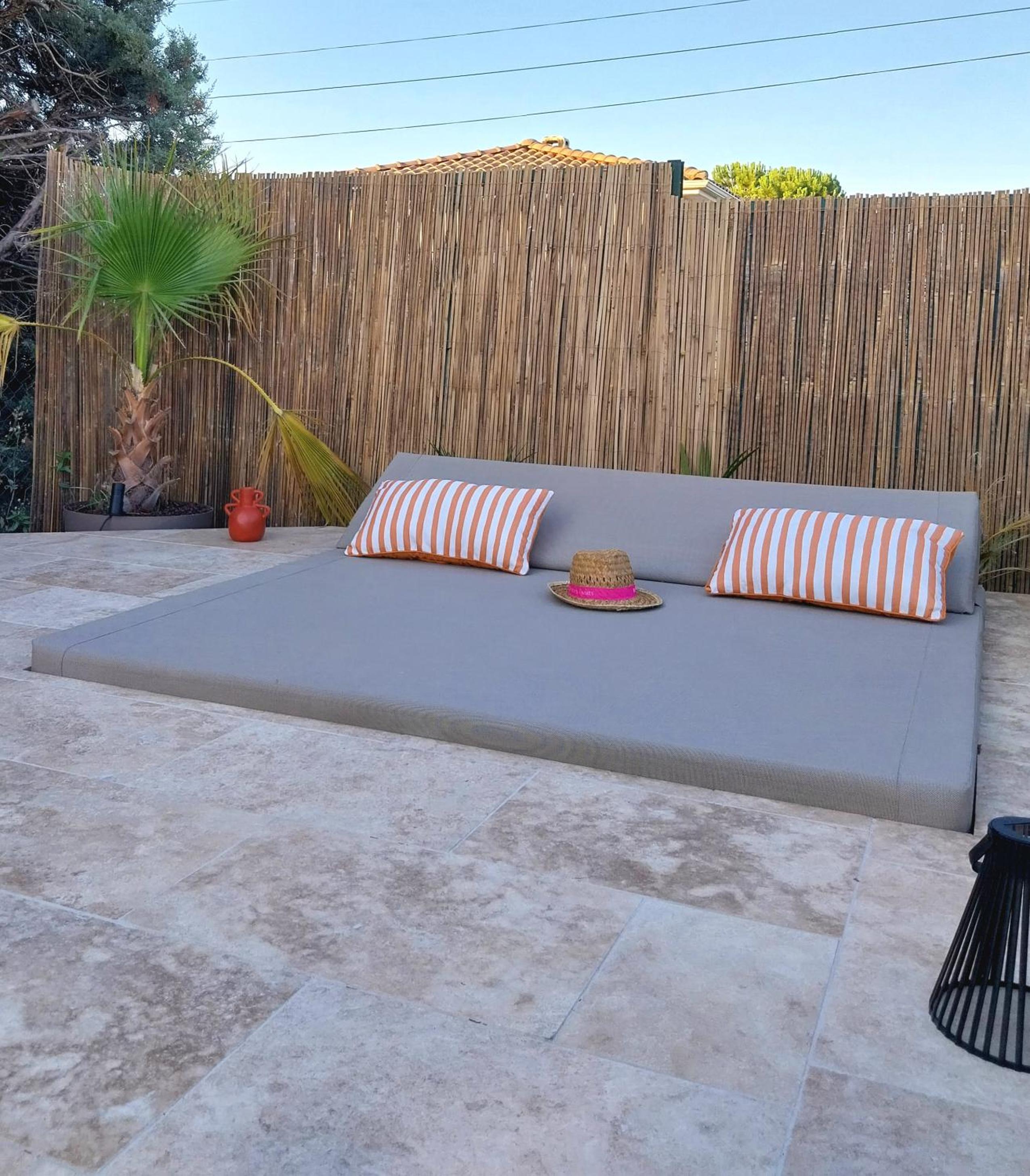 Les brézines Piscine, Terrasse & Boules