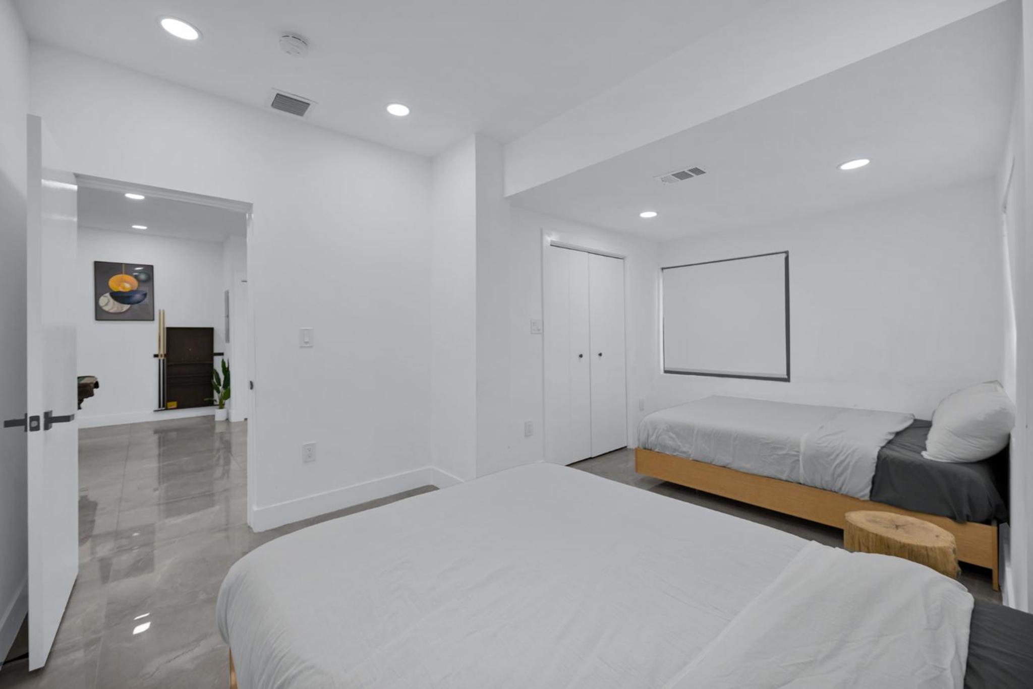 Lux Modern 4BR Villa with Pool in Miami
