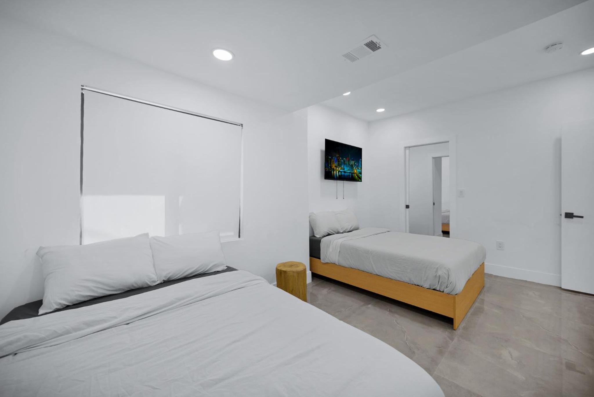 Lux Modern 4BR Villa with Pool in Miami