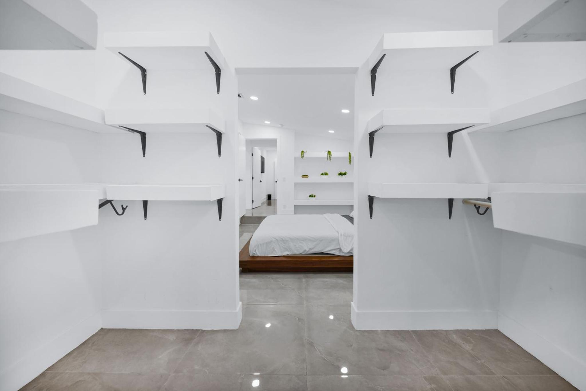 Lux Modern 4BR Villa with Pool in Miami