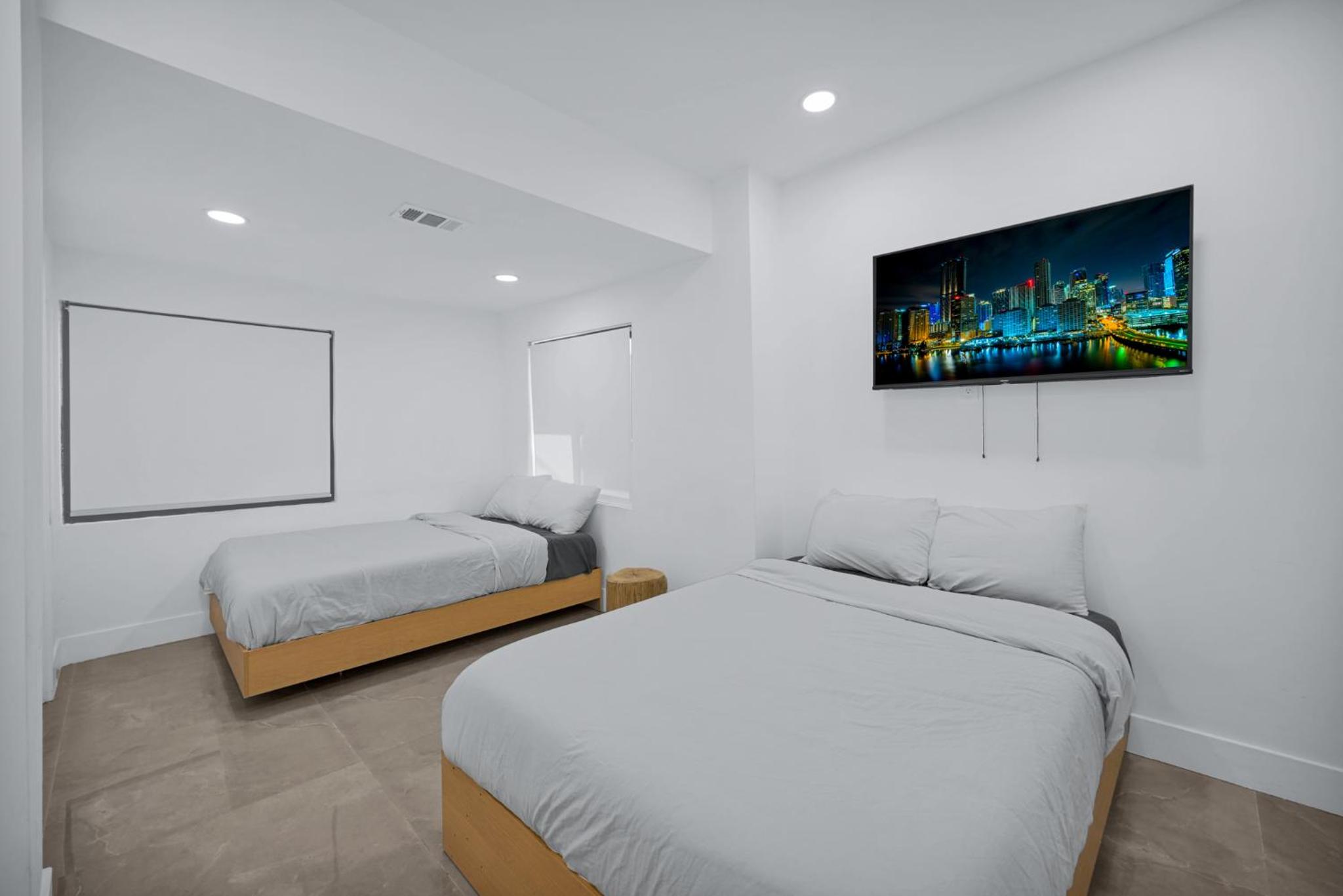 Lux Modern 4BR Villa with Pool in Miami