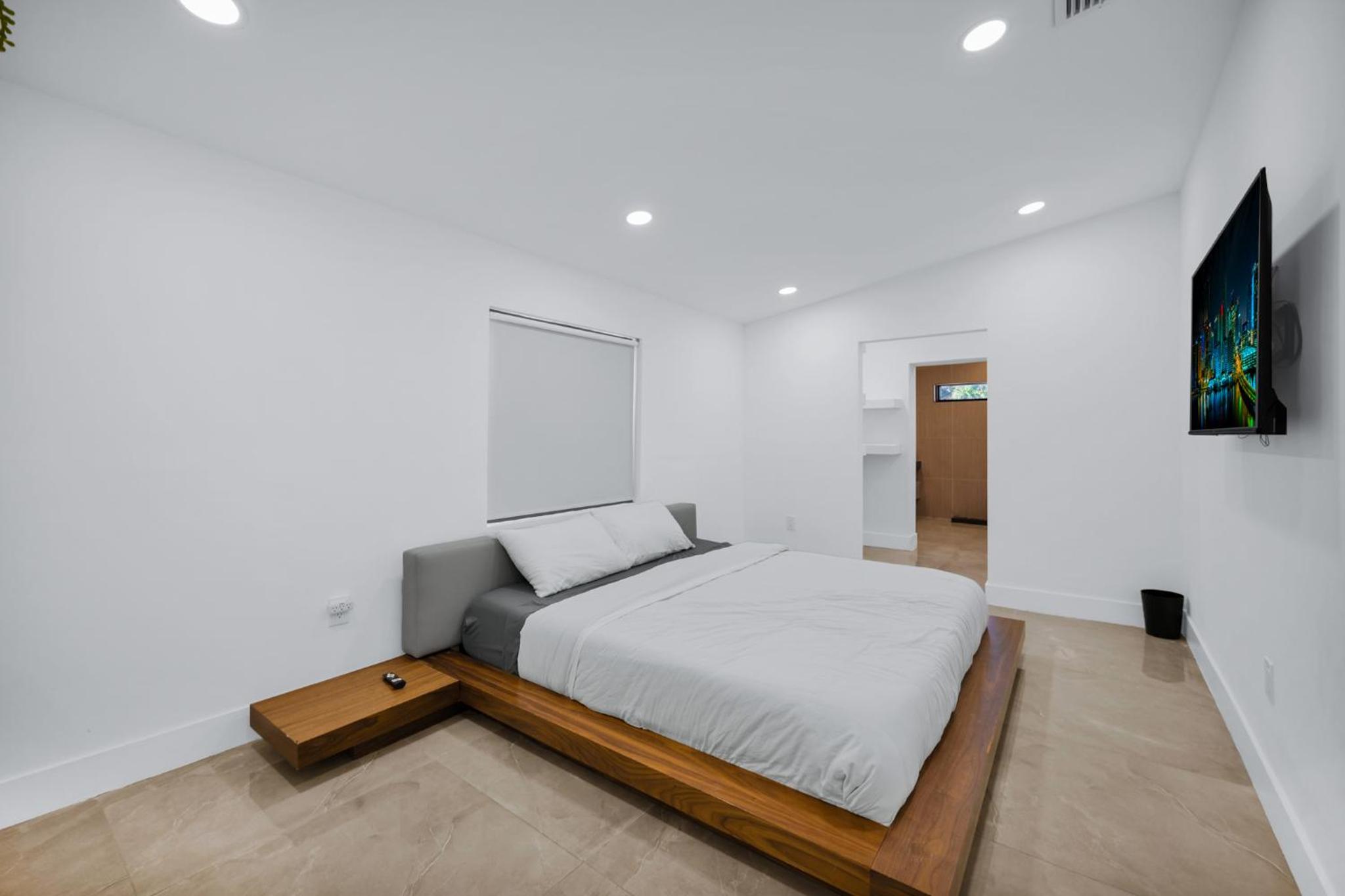 Lux Modern 4BR Villa with Pool in Miami