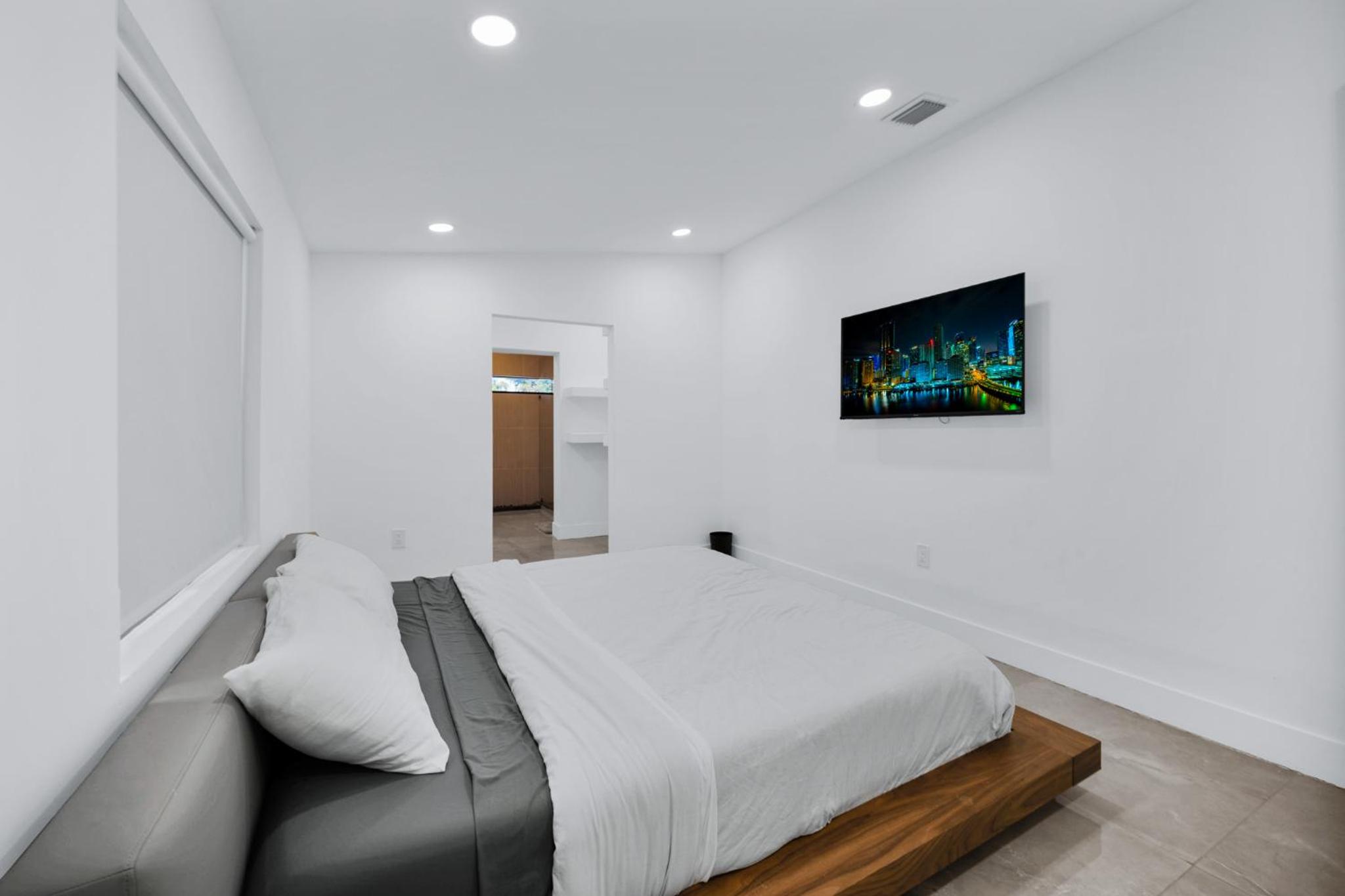 Lux Modern 4BR Villa with Pool in Miami