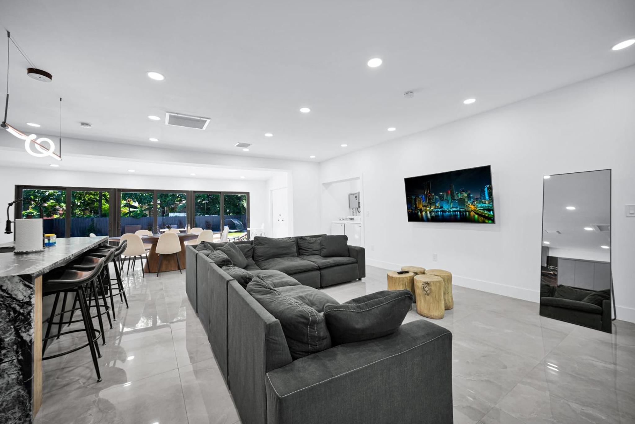 Lux Modern 4BR Villa with Pool in Miami