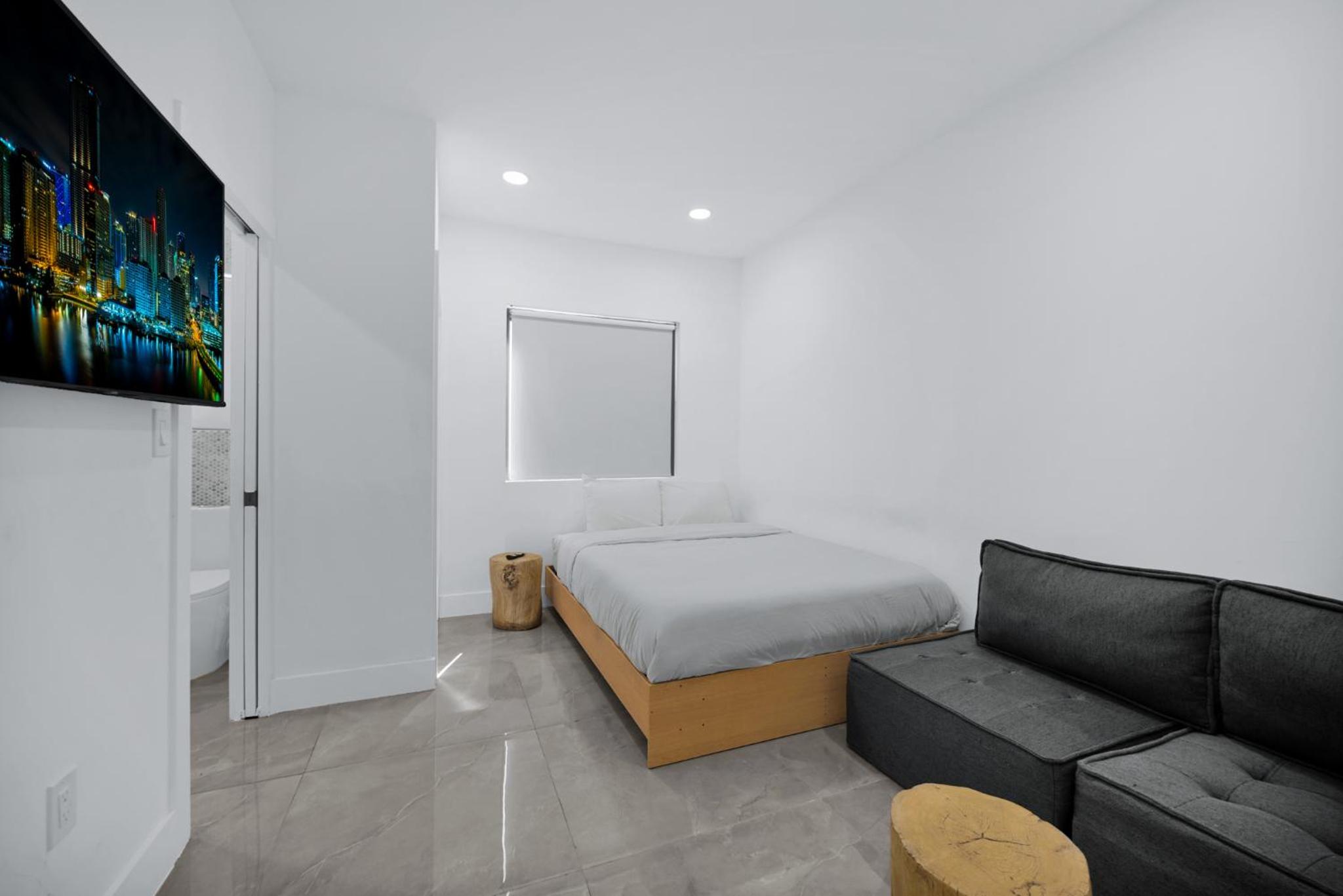 Lux Modern 4BR Villa with Pool in Miami
