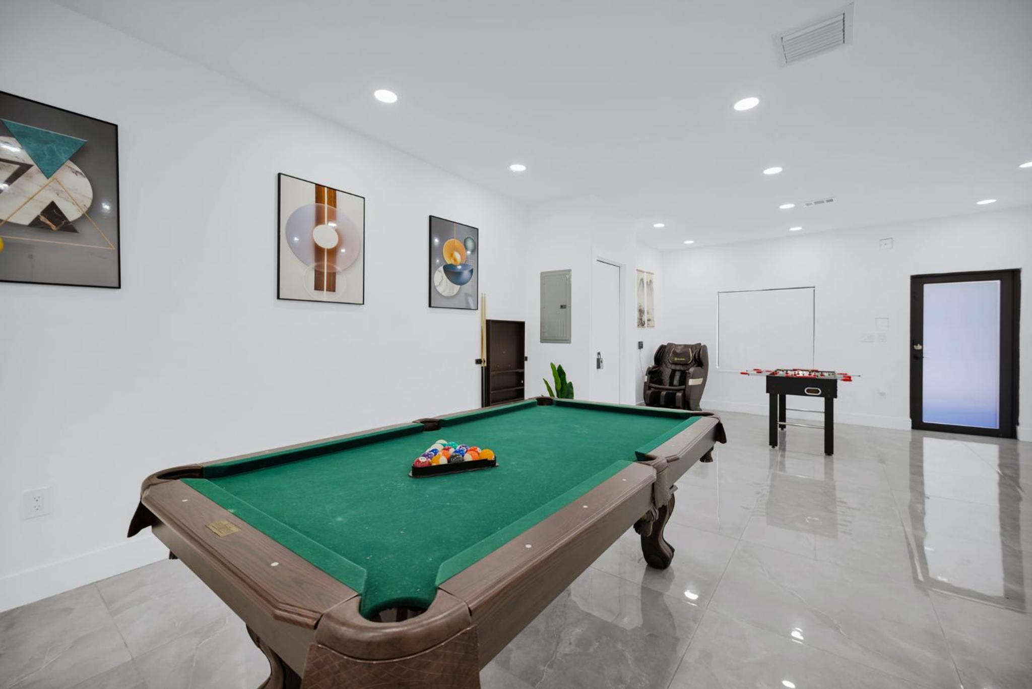Lux Modern 4BR Villa with Pool in Miami