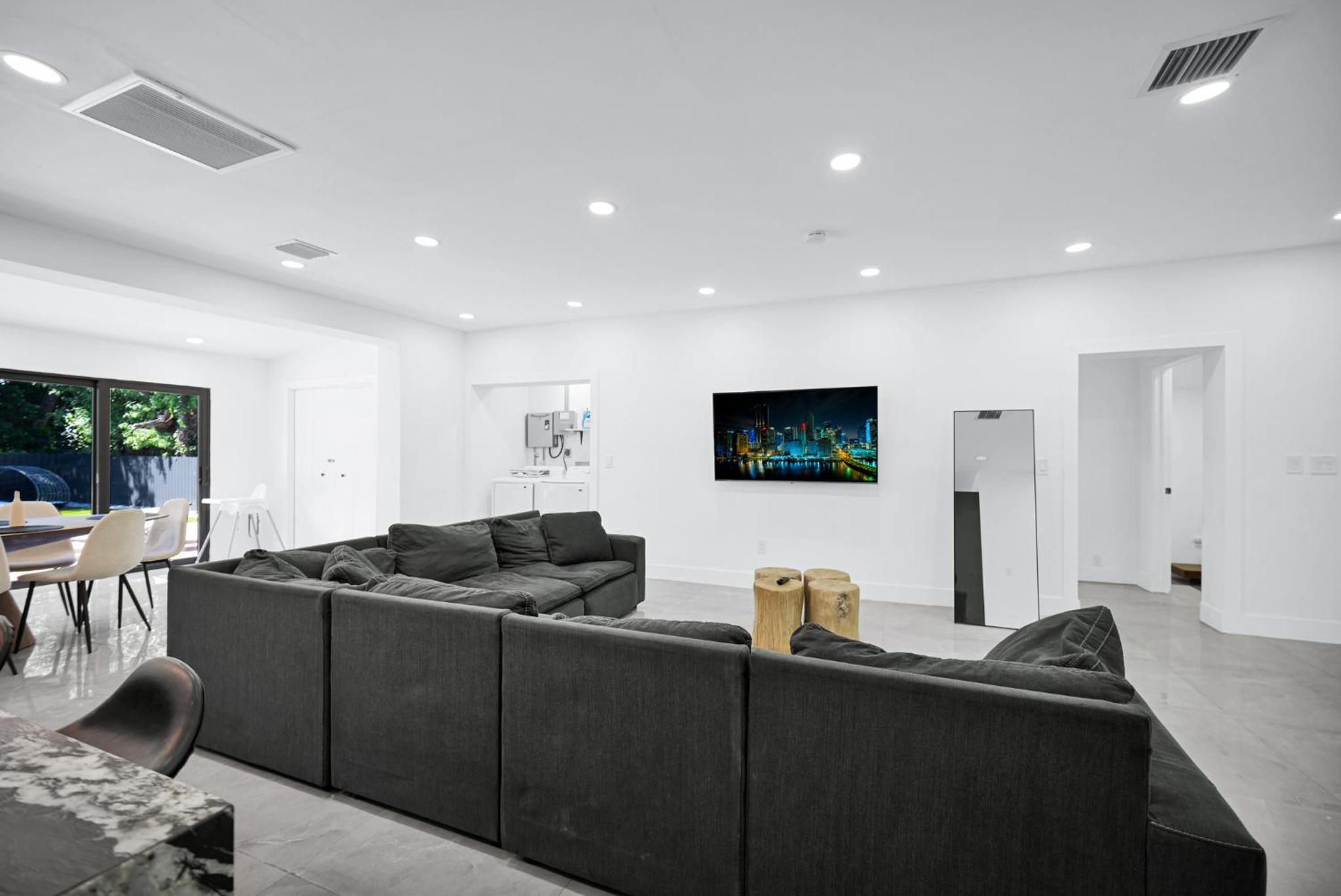 Lux Modern 4BR Villa with Pool in Miami