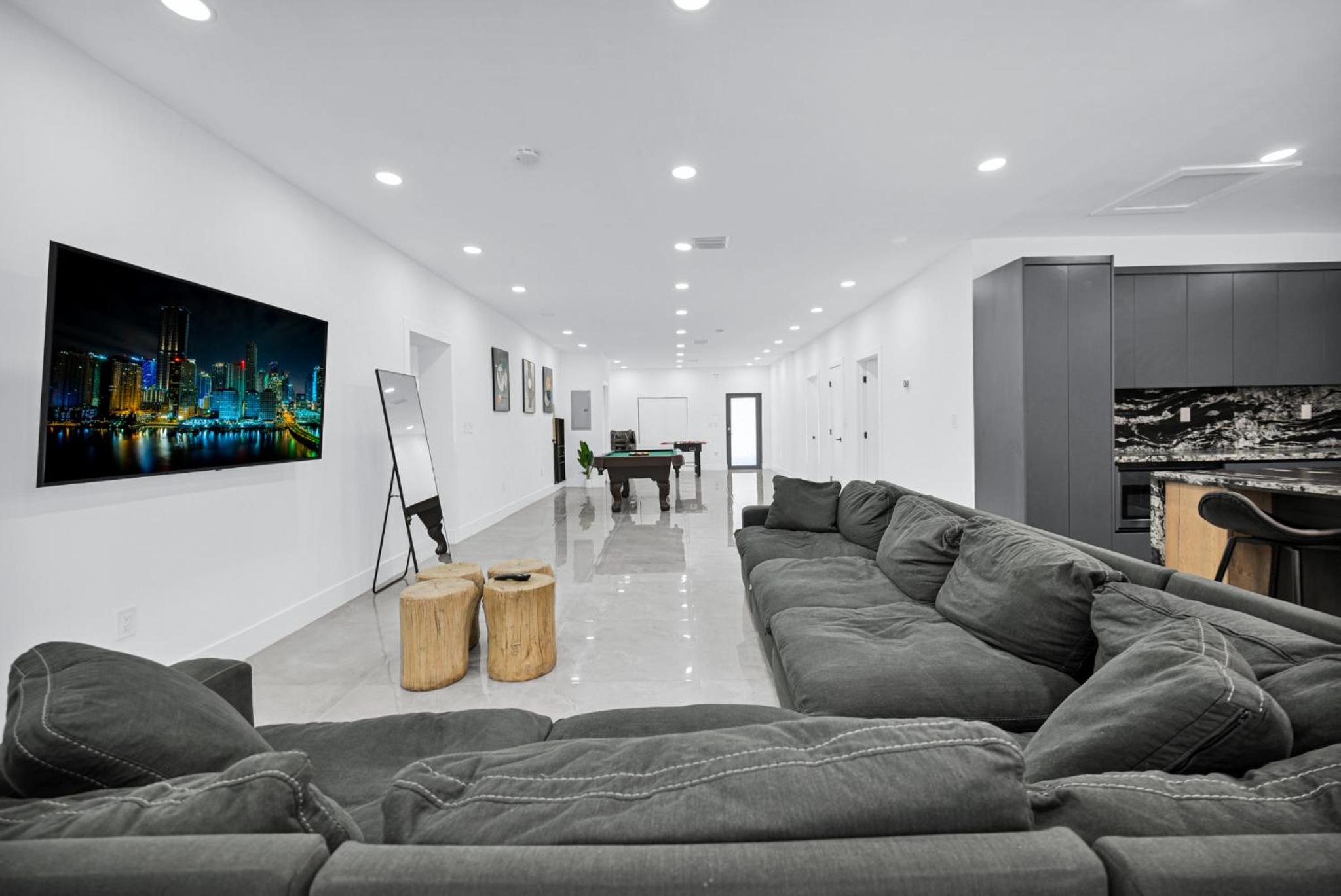 Lux Modern 4BR Villa with Pool in Miami