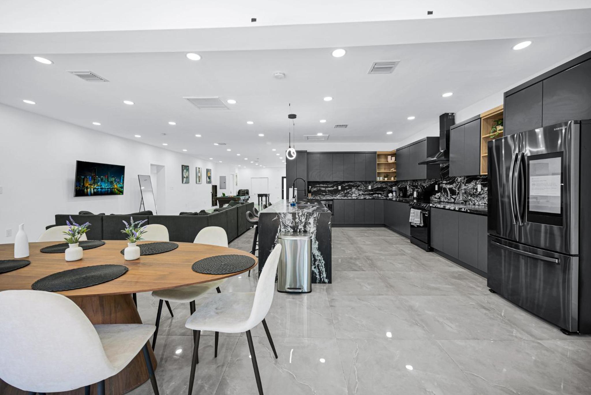 Lux Modern 4BR Villa with Pool in Miami