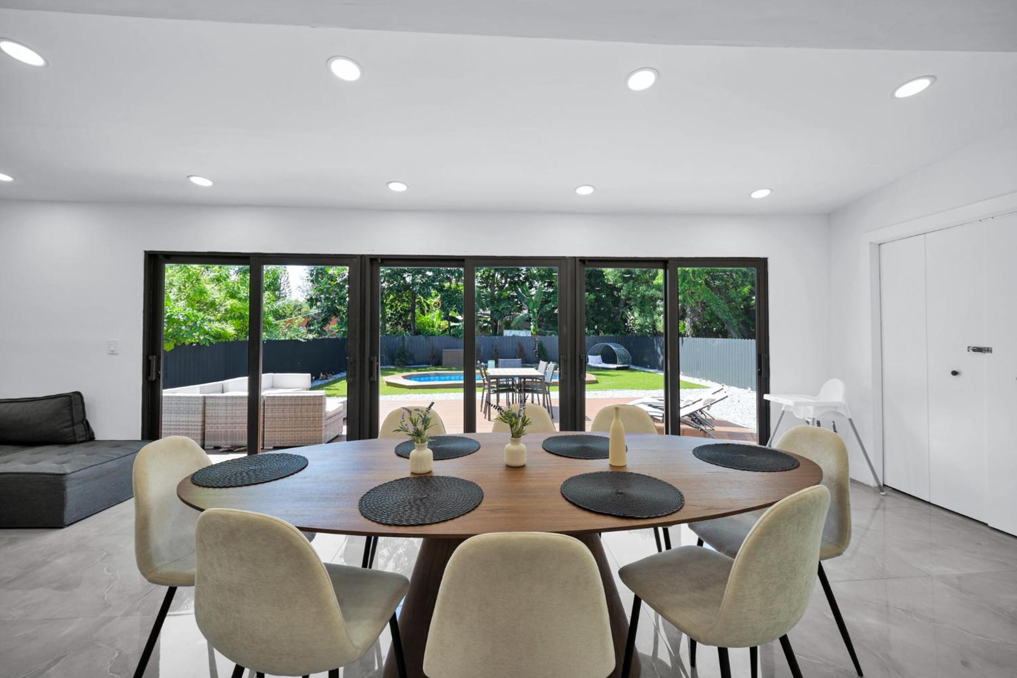 Lux Modern 4BR Villa with Pool in Miami