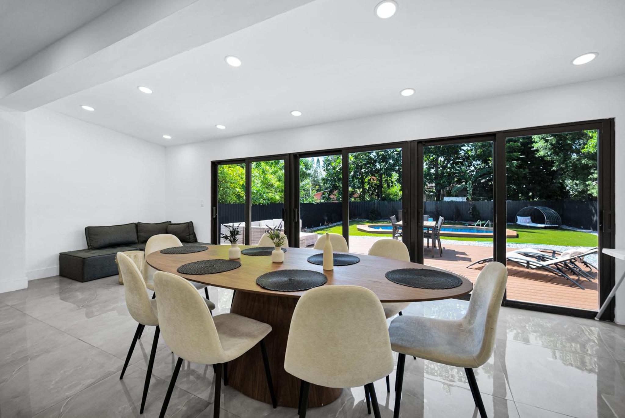 Lux Modern 4BR Villa with Pool in Miami