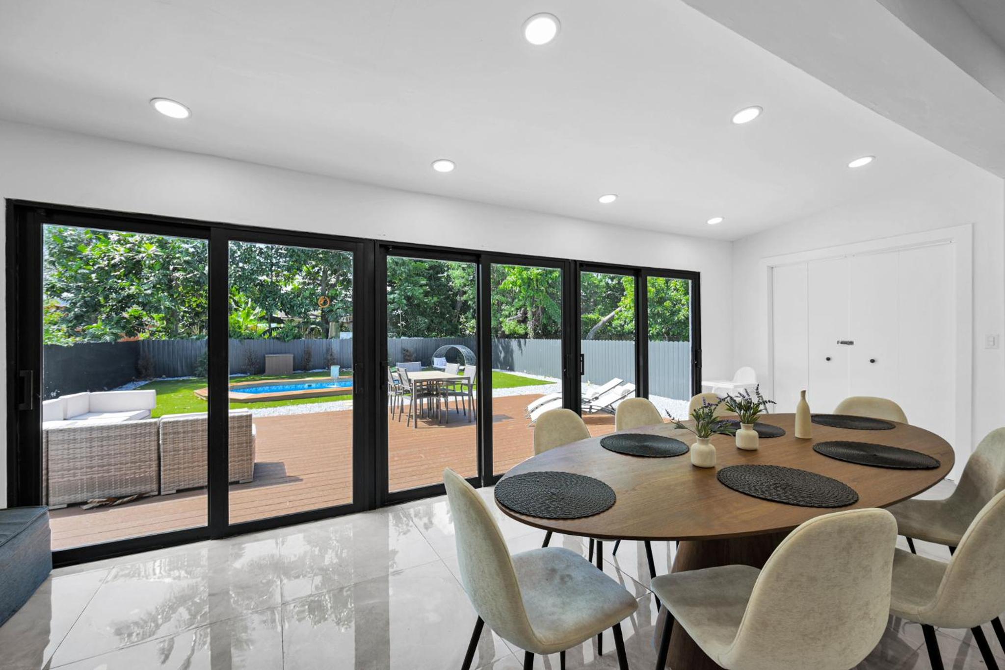 Lux Modern 4BR Villa with Pool in Miami