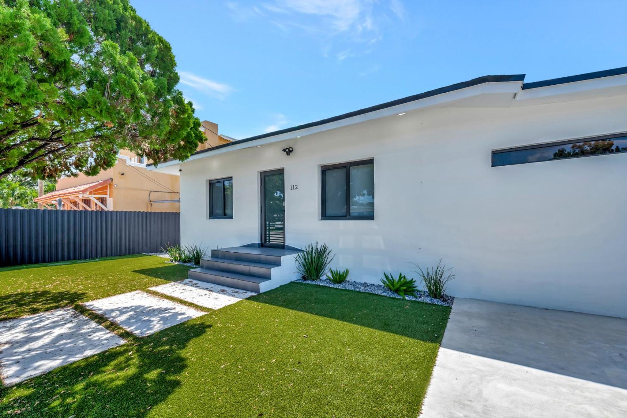 Lux Modern 4BR Villa with Pool in Miami
